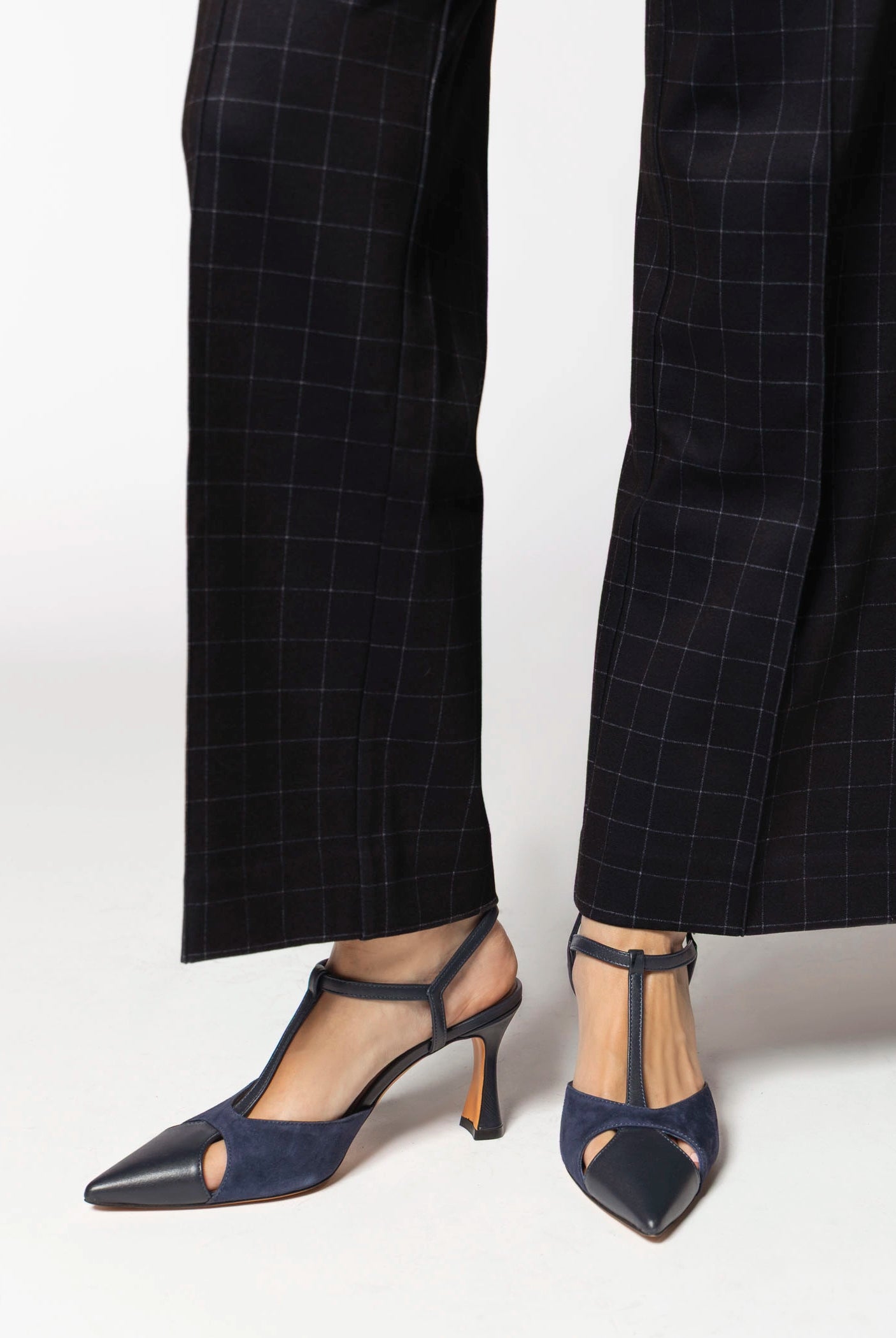 swatch_Navy pia leather pump