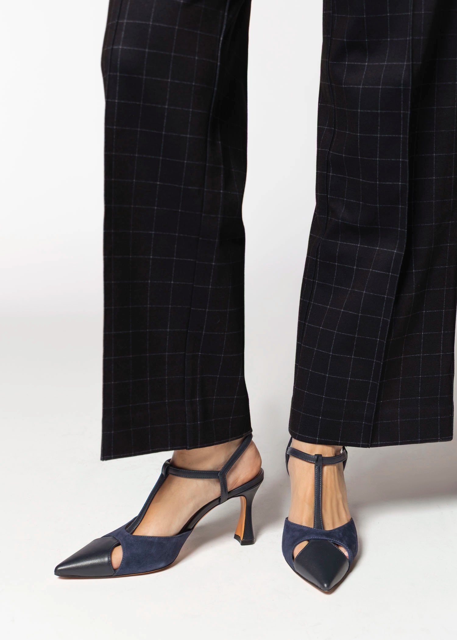 swatch_Navy pia leather pump