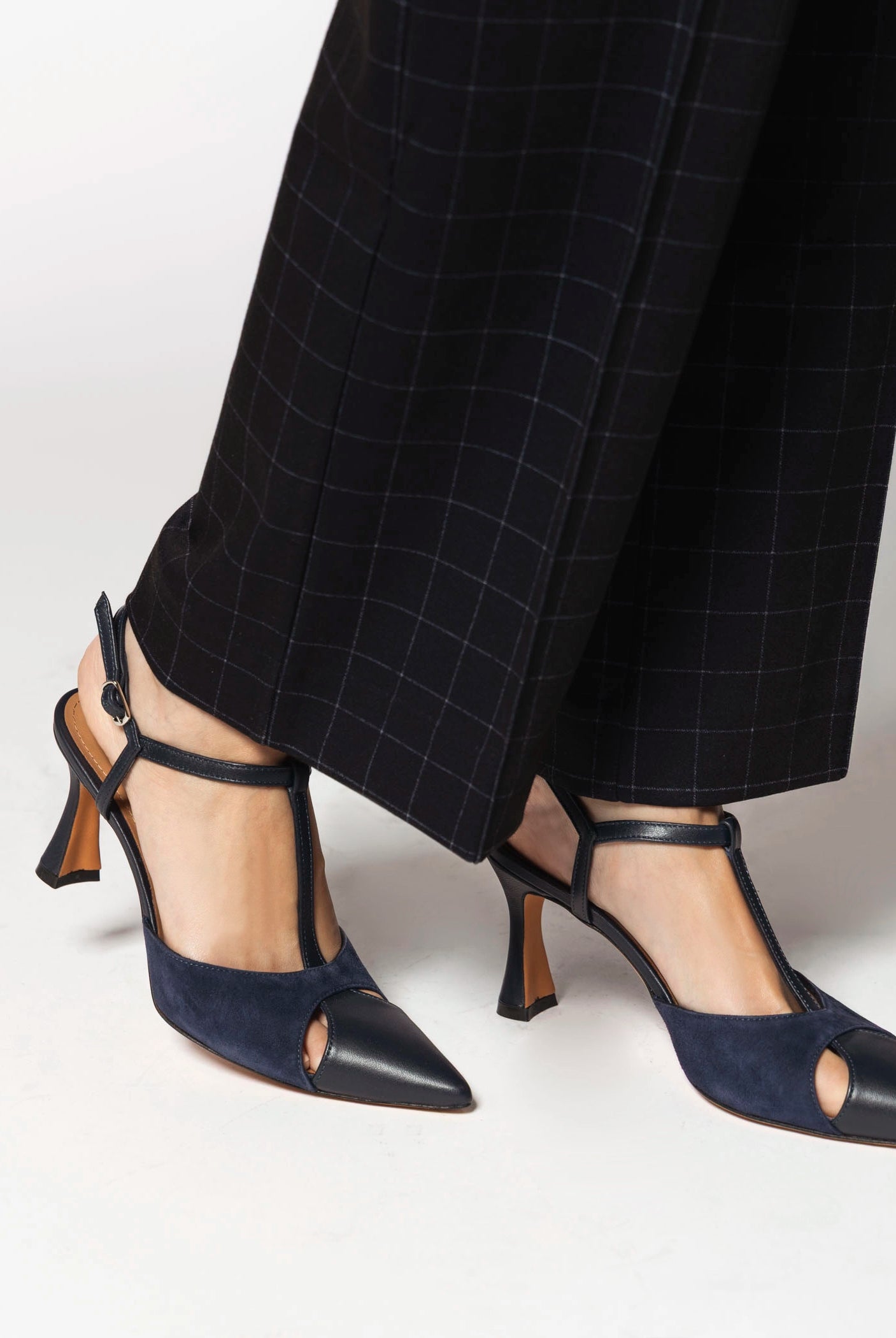 swatch_Navy pia leather pump