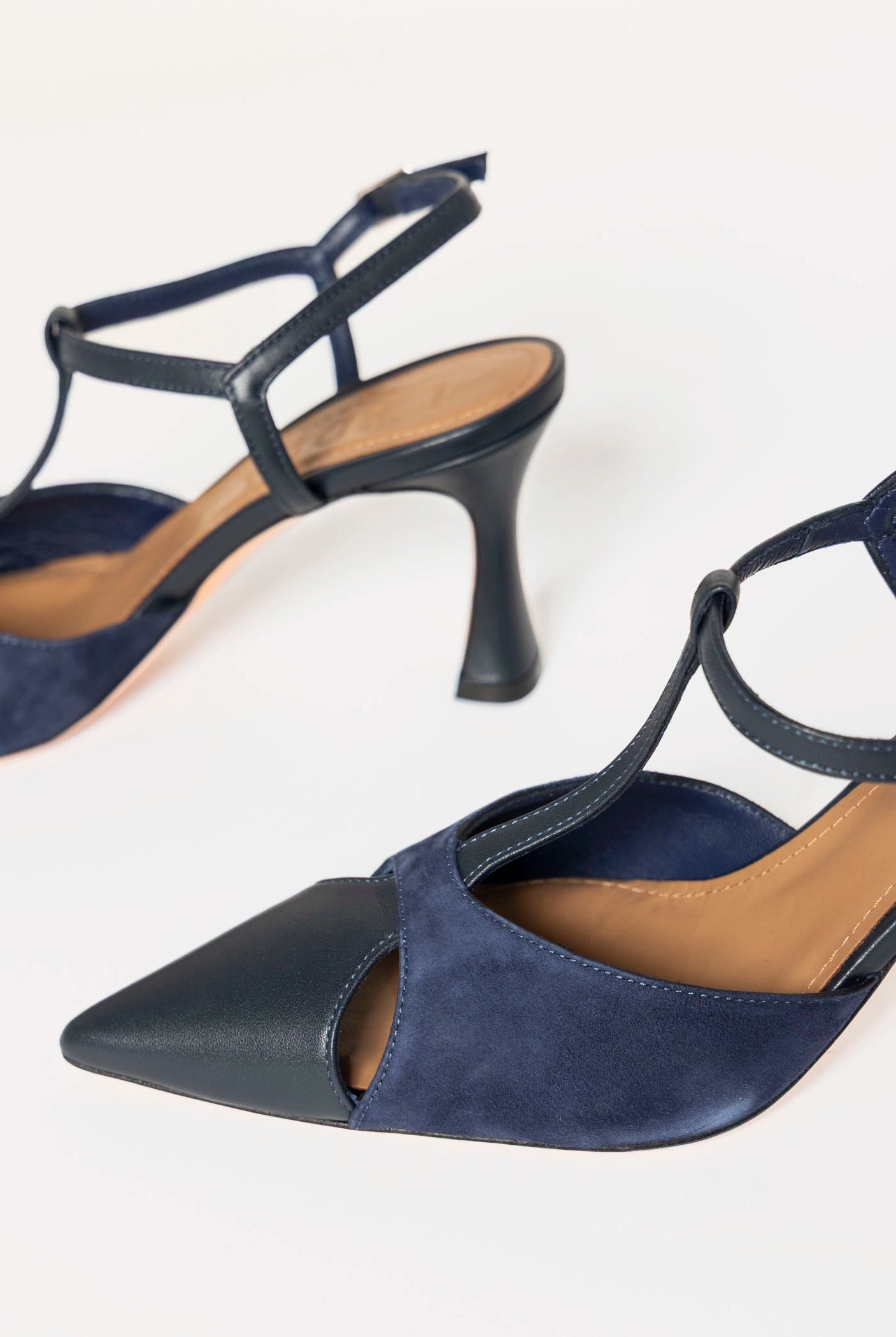 swatch_Navy pia leather pump