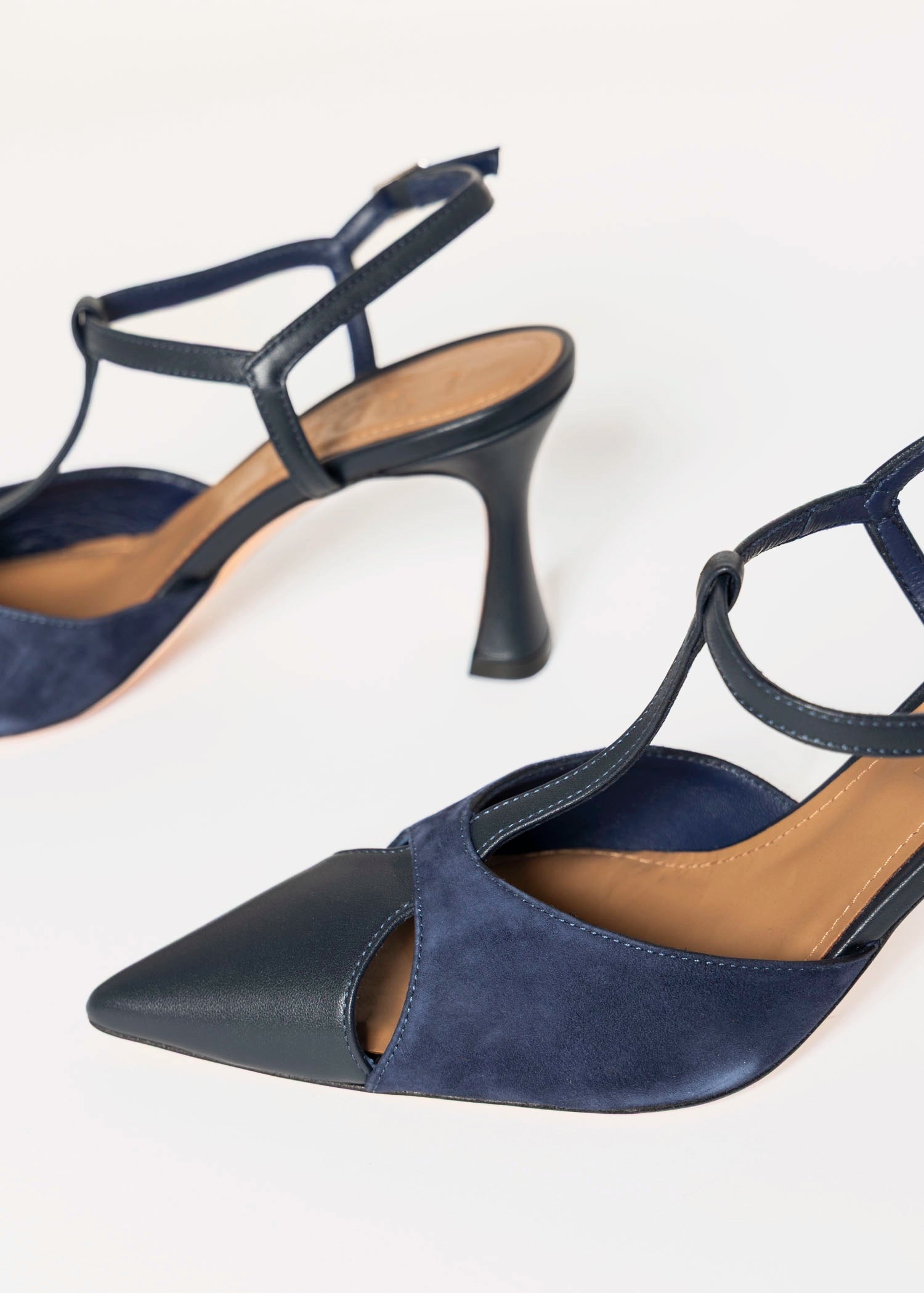 swatch_Navy pia leather pump