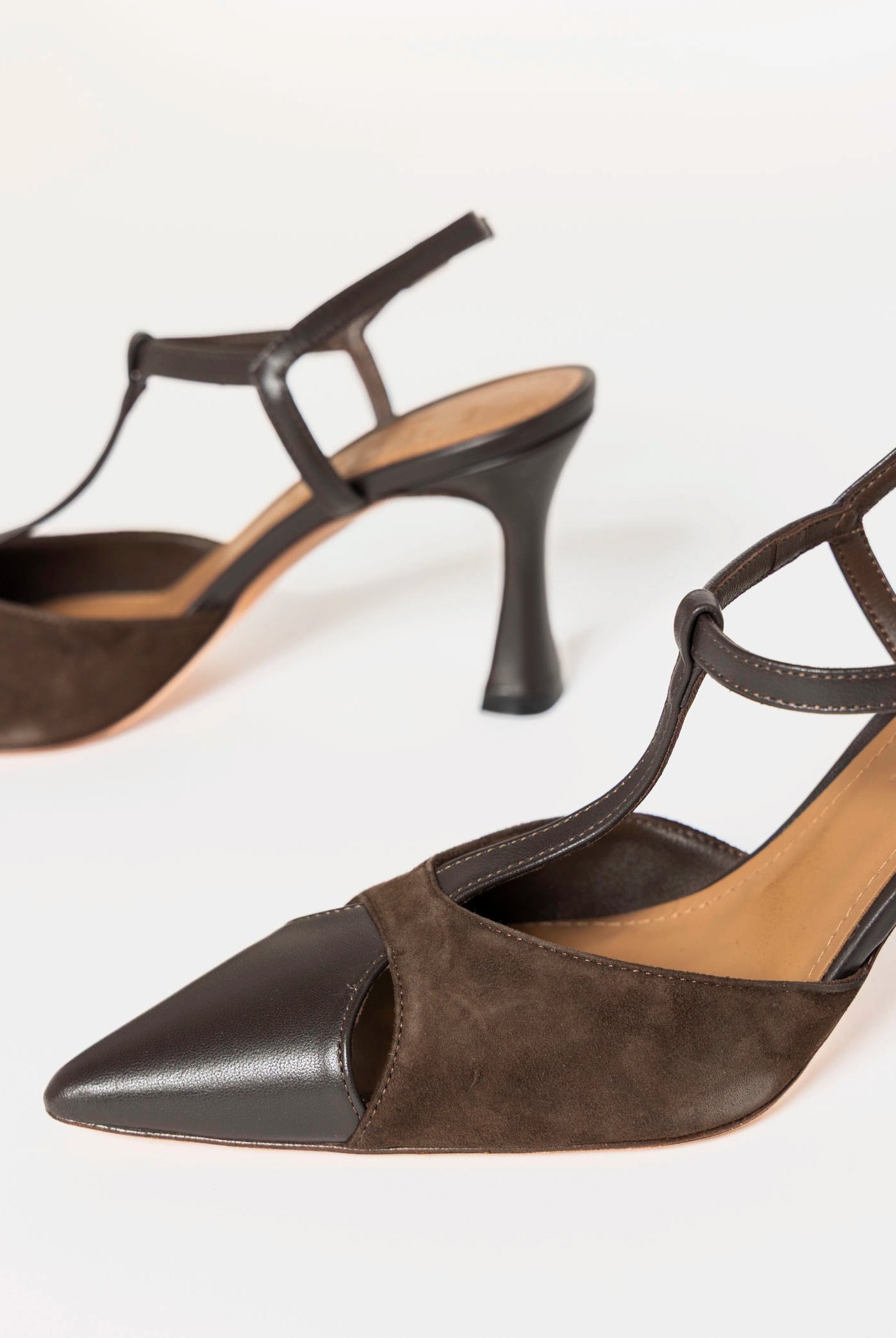 swatch_Dark Brown pia leather pump