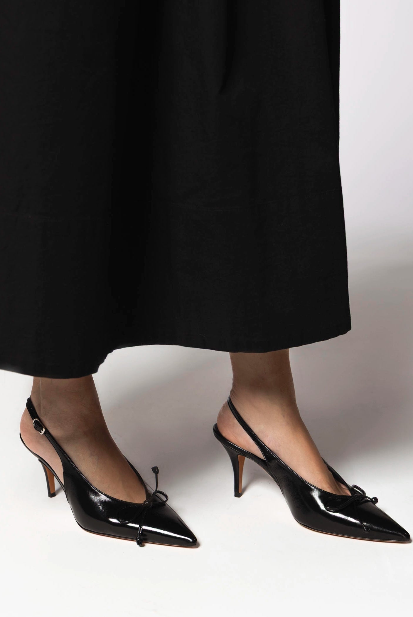 swatch_Black slingback pump