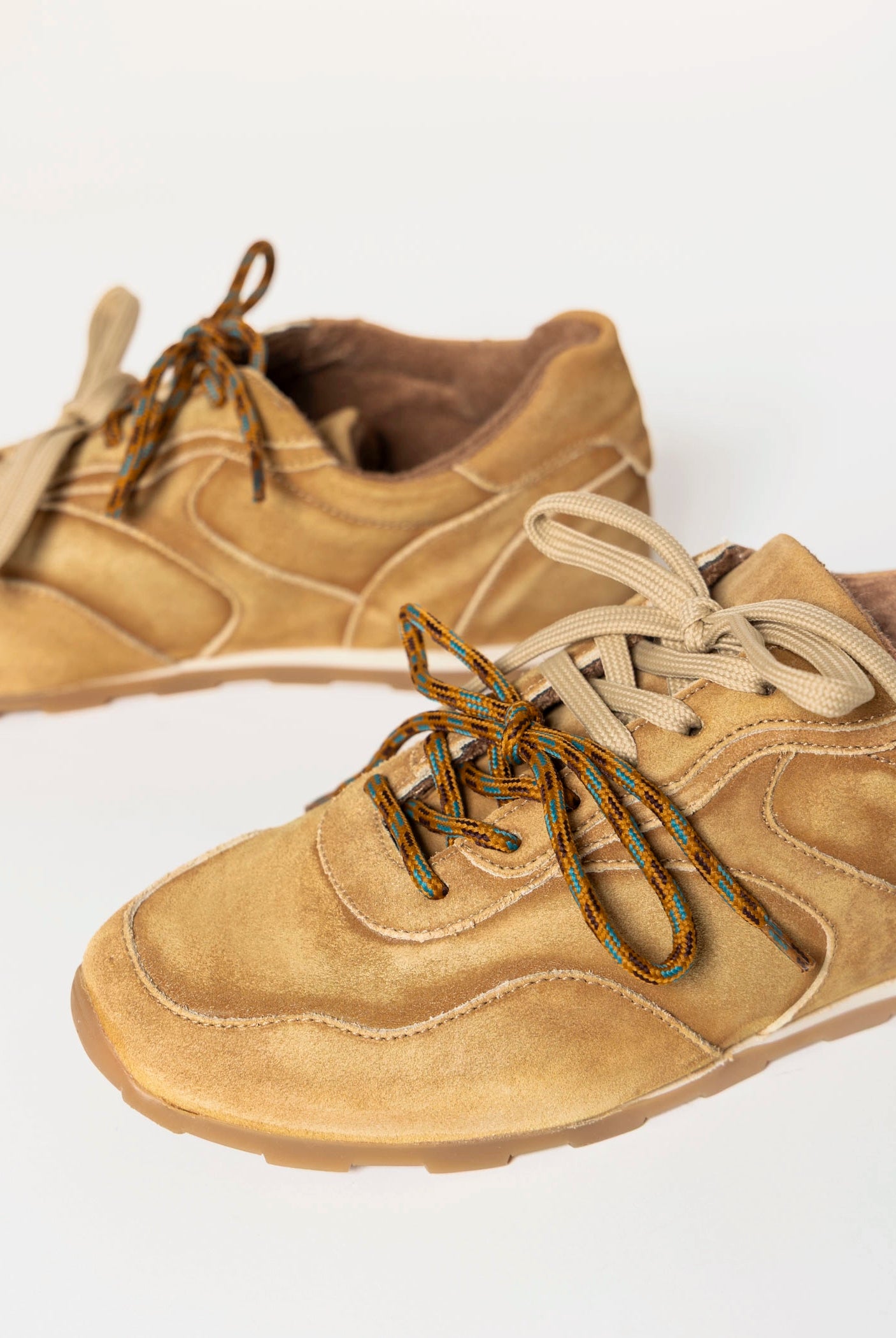 swatch_Sand Suede lace up sneaker