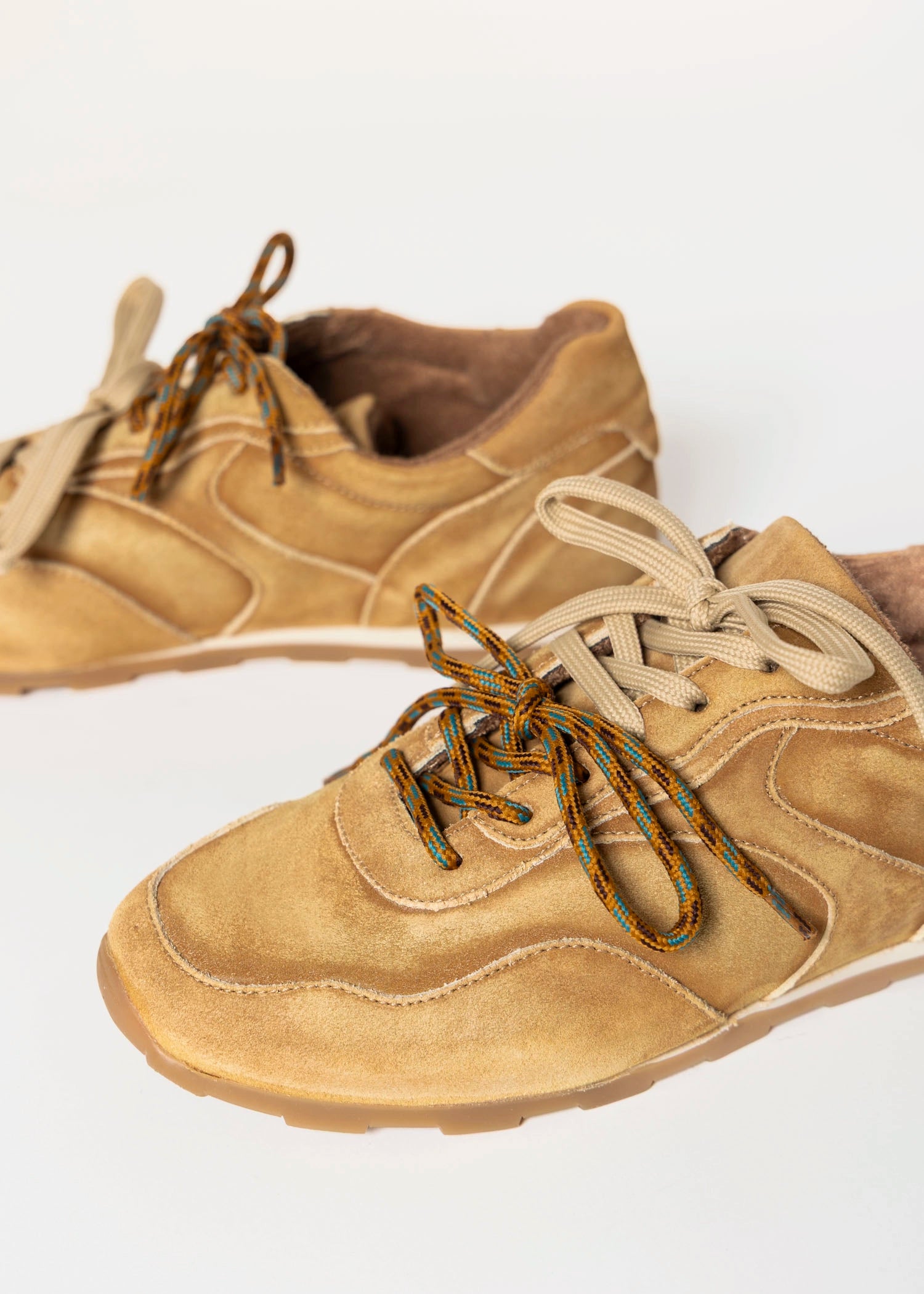 swatch_Sand Suede lace up sneaker