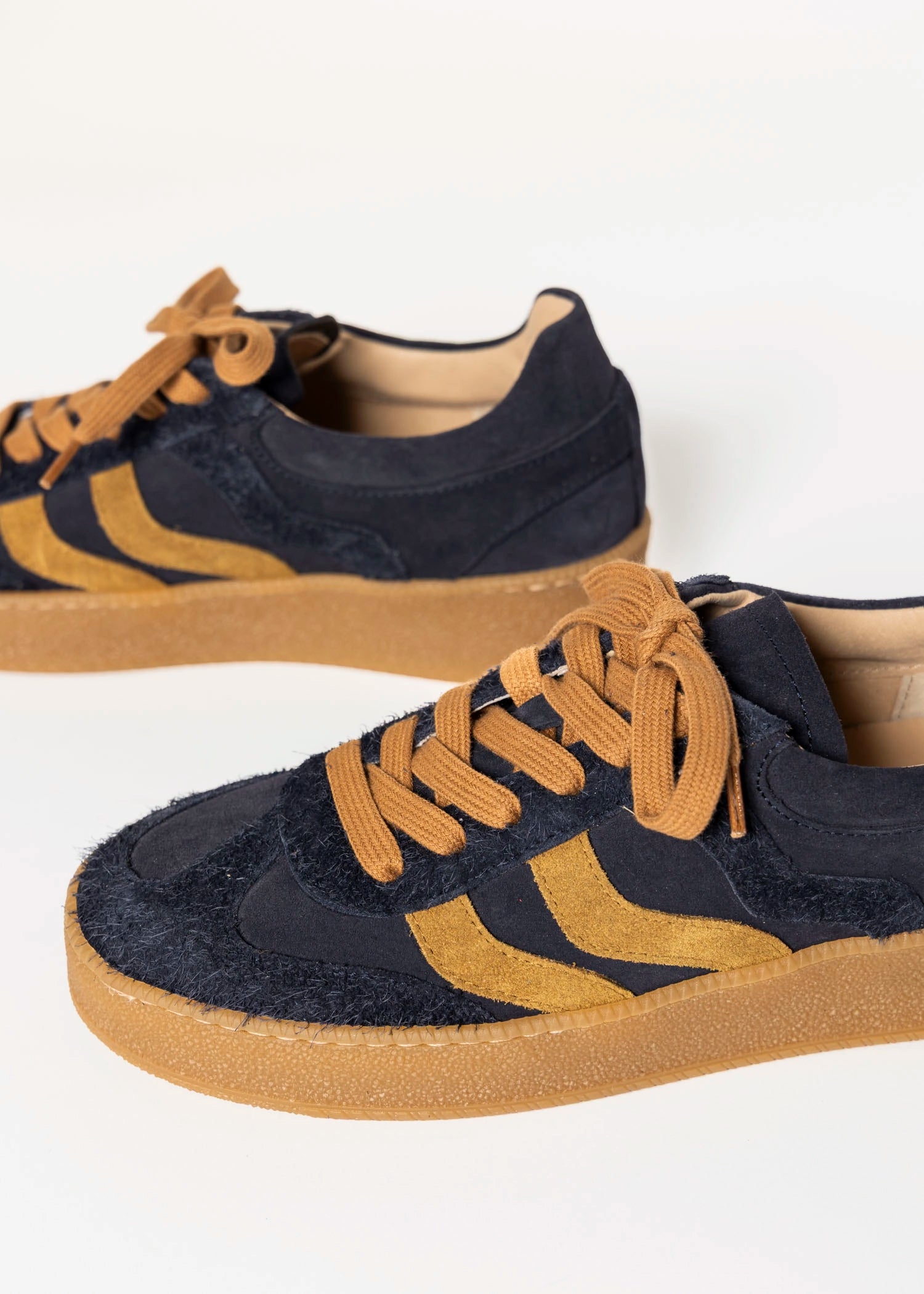 swatch_Navy Multi gum sole sneaker