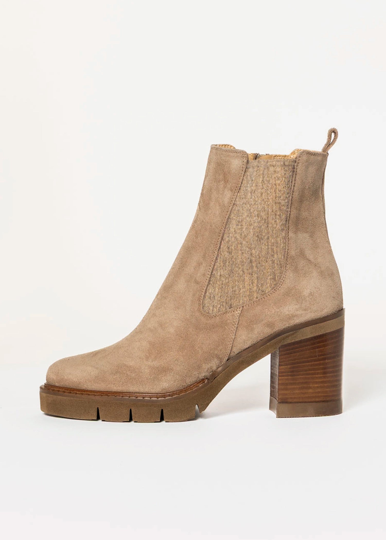 swatch_Sand Suede heeled chelsea boot