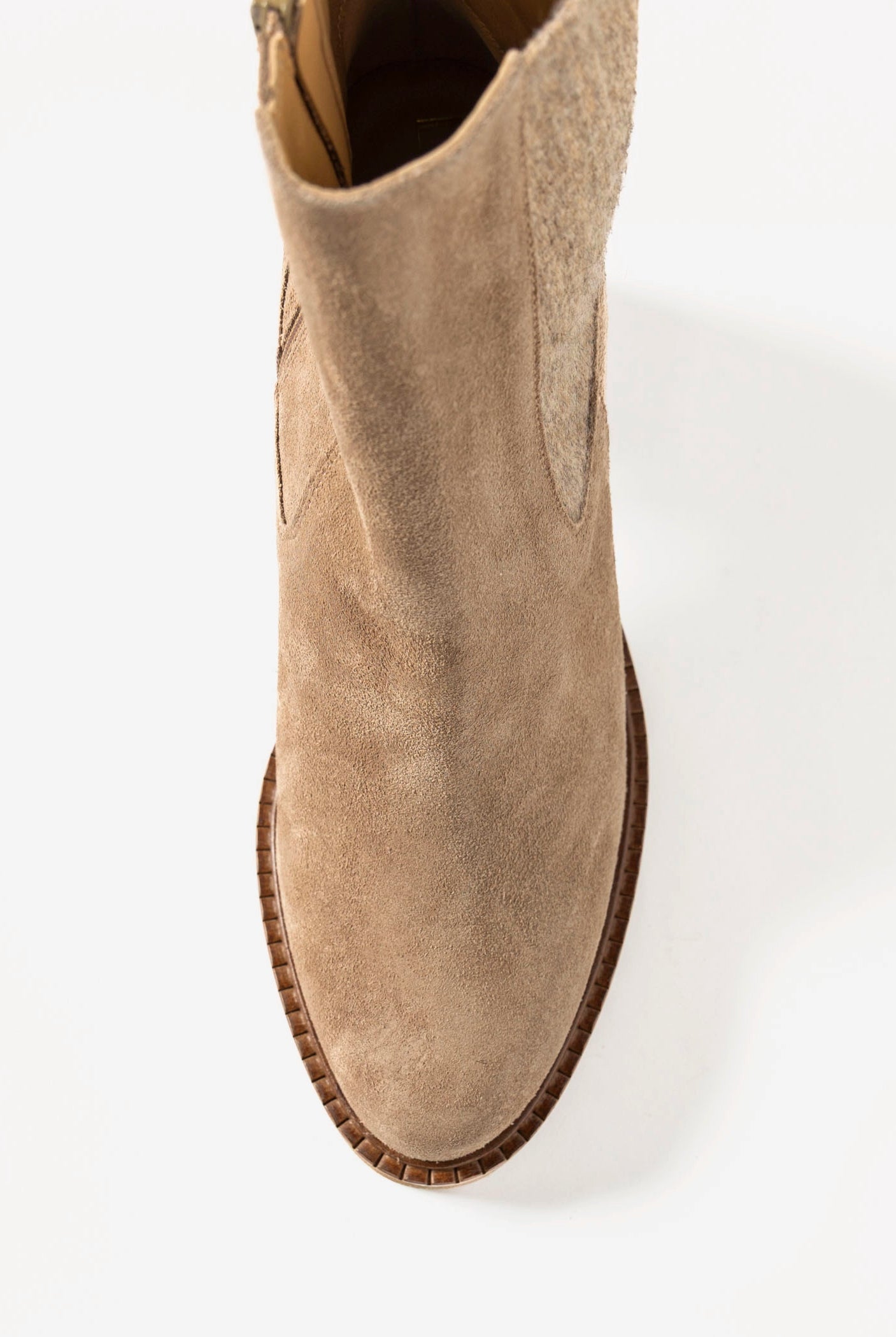 swatch_Sand Suede heeled chelsea boot