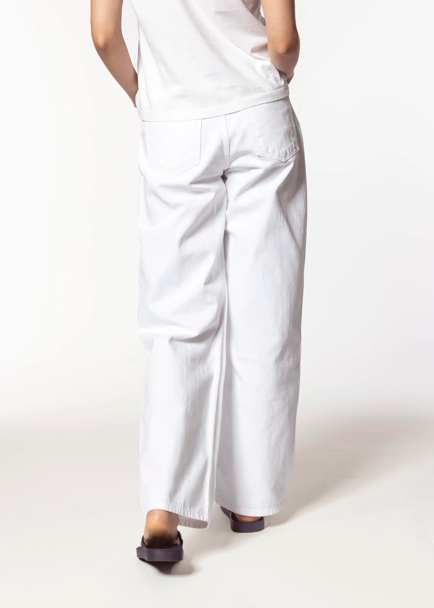 swatch_white relaxed straight leg jean apparel
