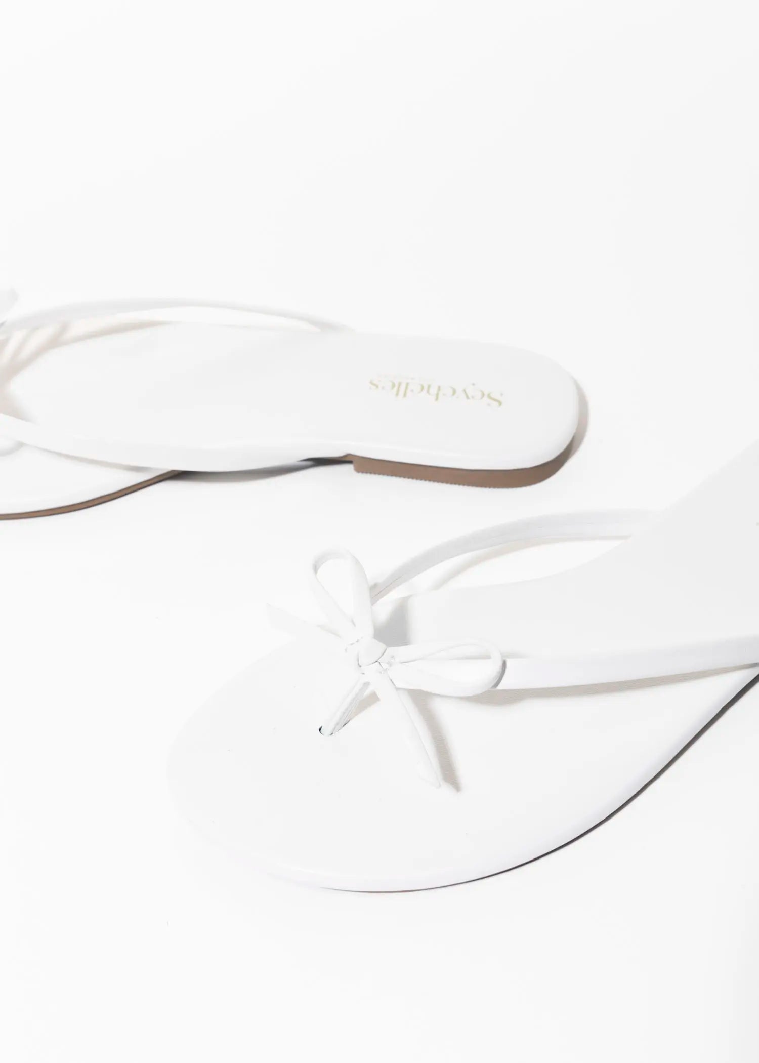 swatch_white wishlist flip flop flat sandals