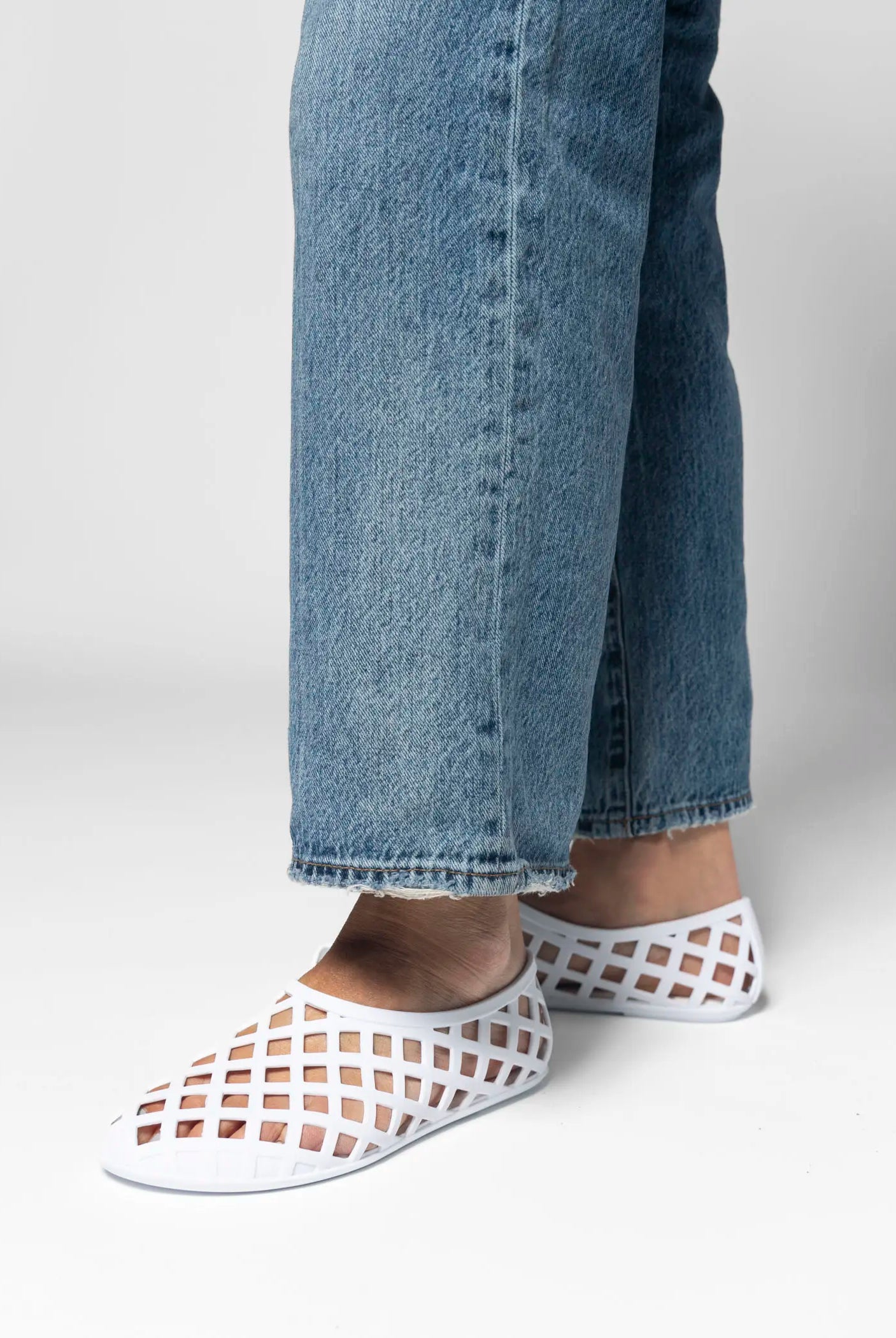 swatch_white jellz flat flat shoes