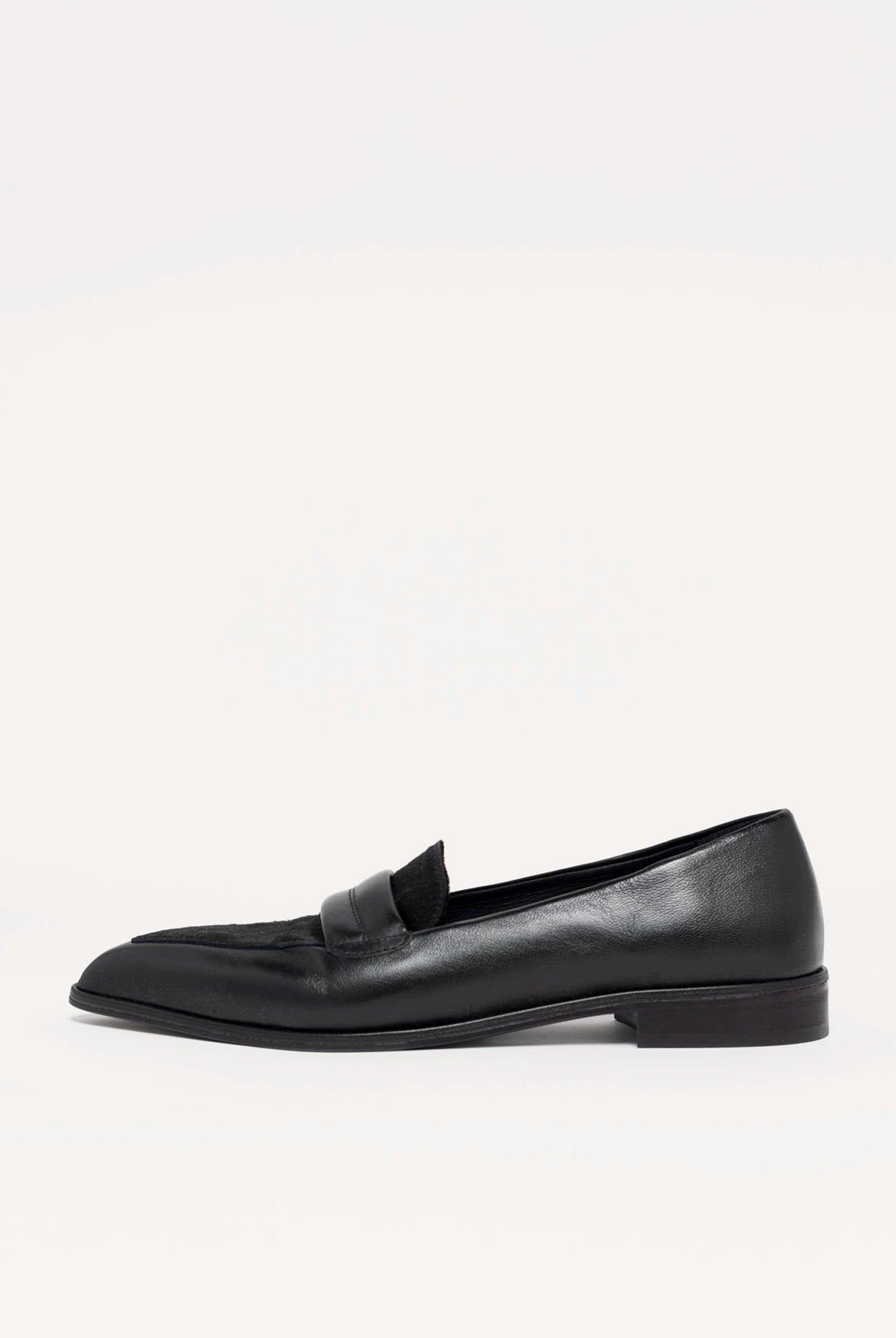 swatch_Black Leather l'idea pointed toe leather flat