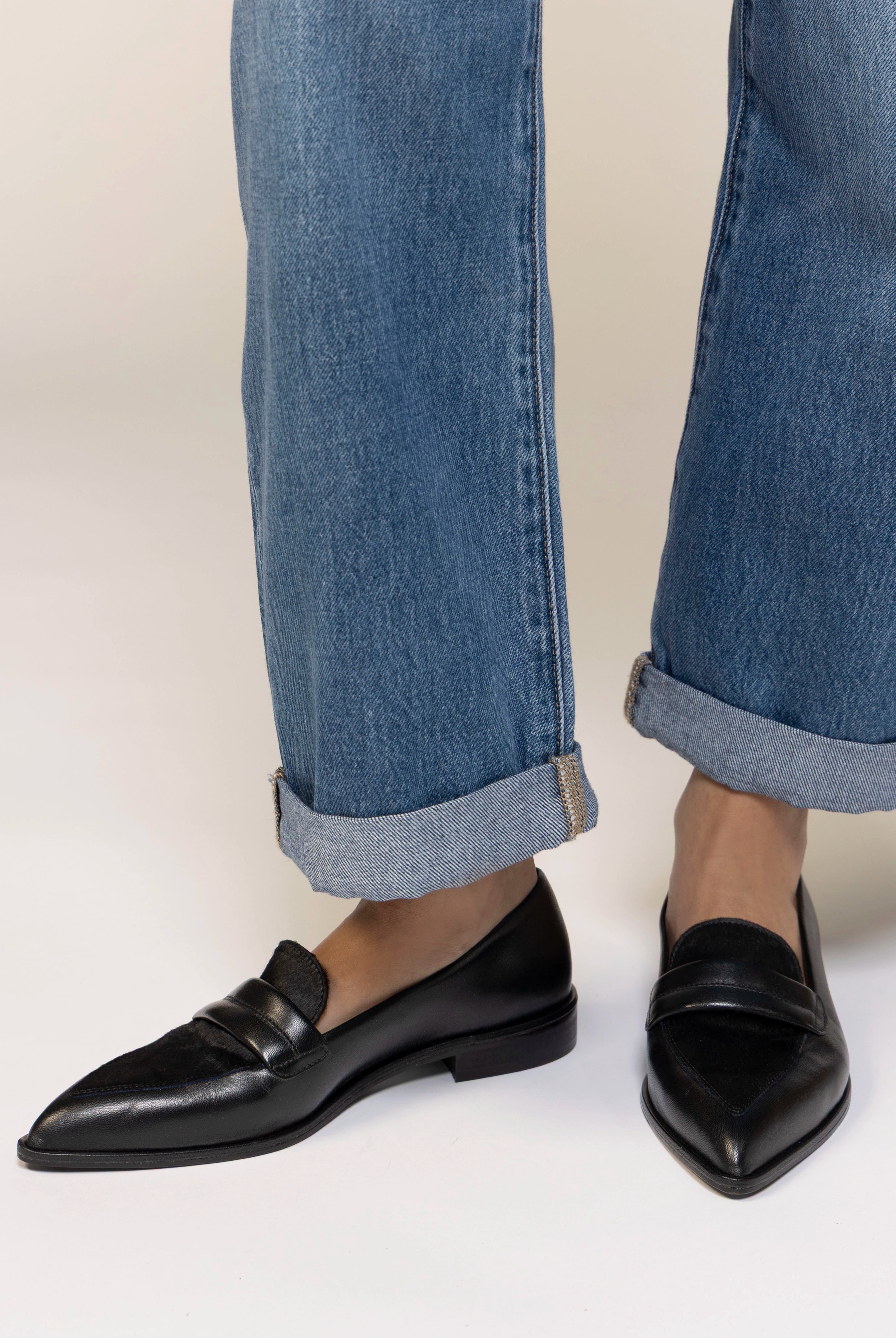 swatch_Black Leather l'idea pointed toe leather flat