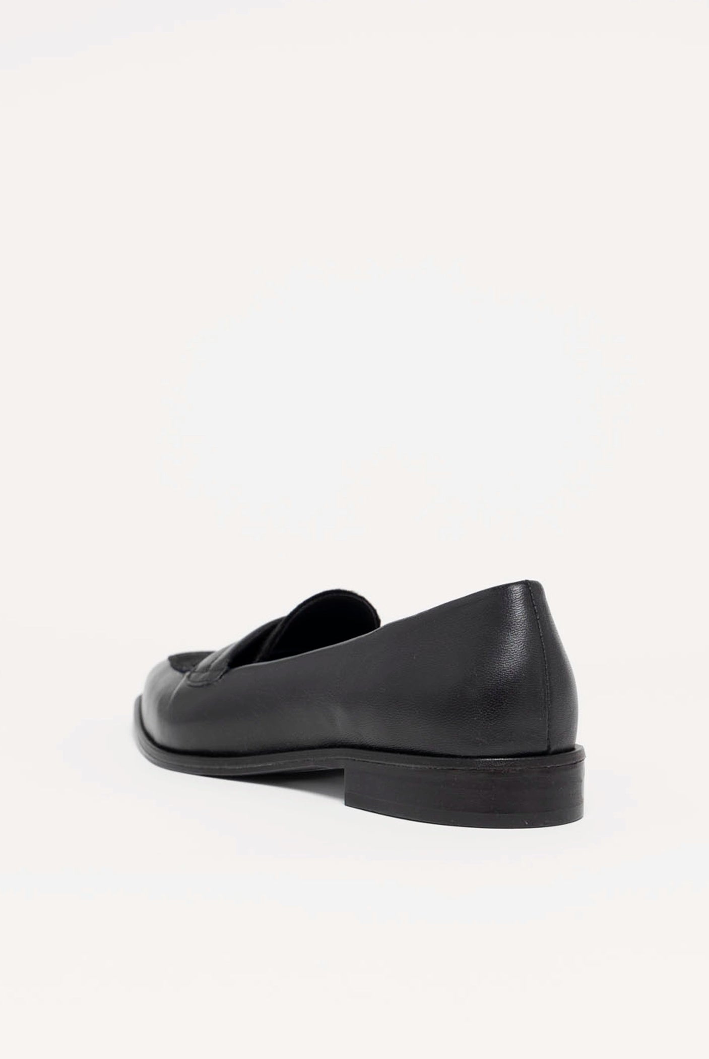 swatch_Black Leather l'idea pointed toe leather flat