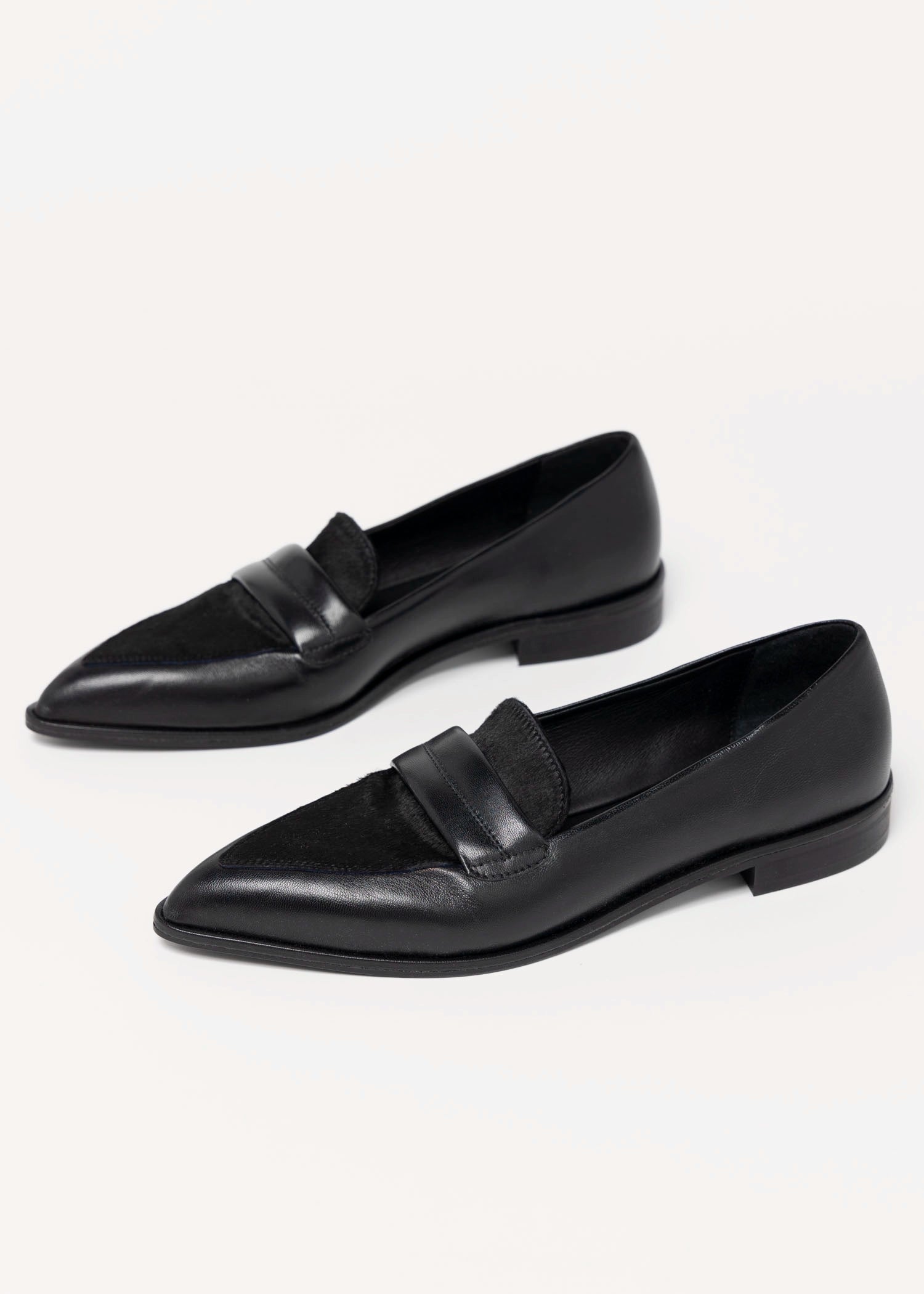 swatch_Black Leather l'idea pointed toe leather flat