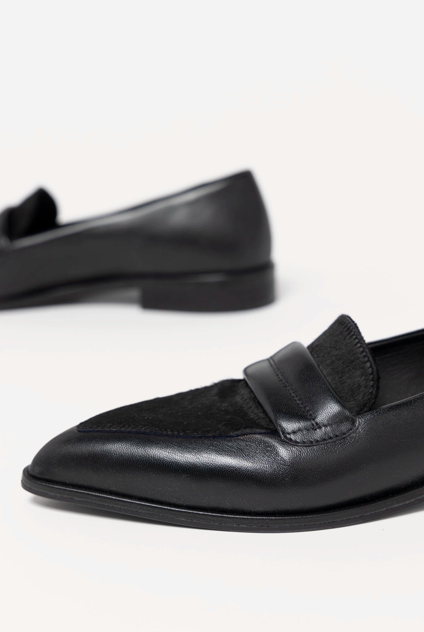 swatch_Black Leather l'idea pointed toe leather flat