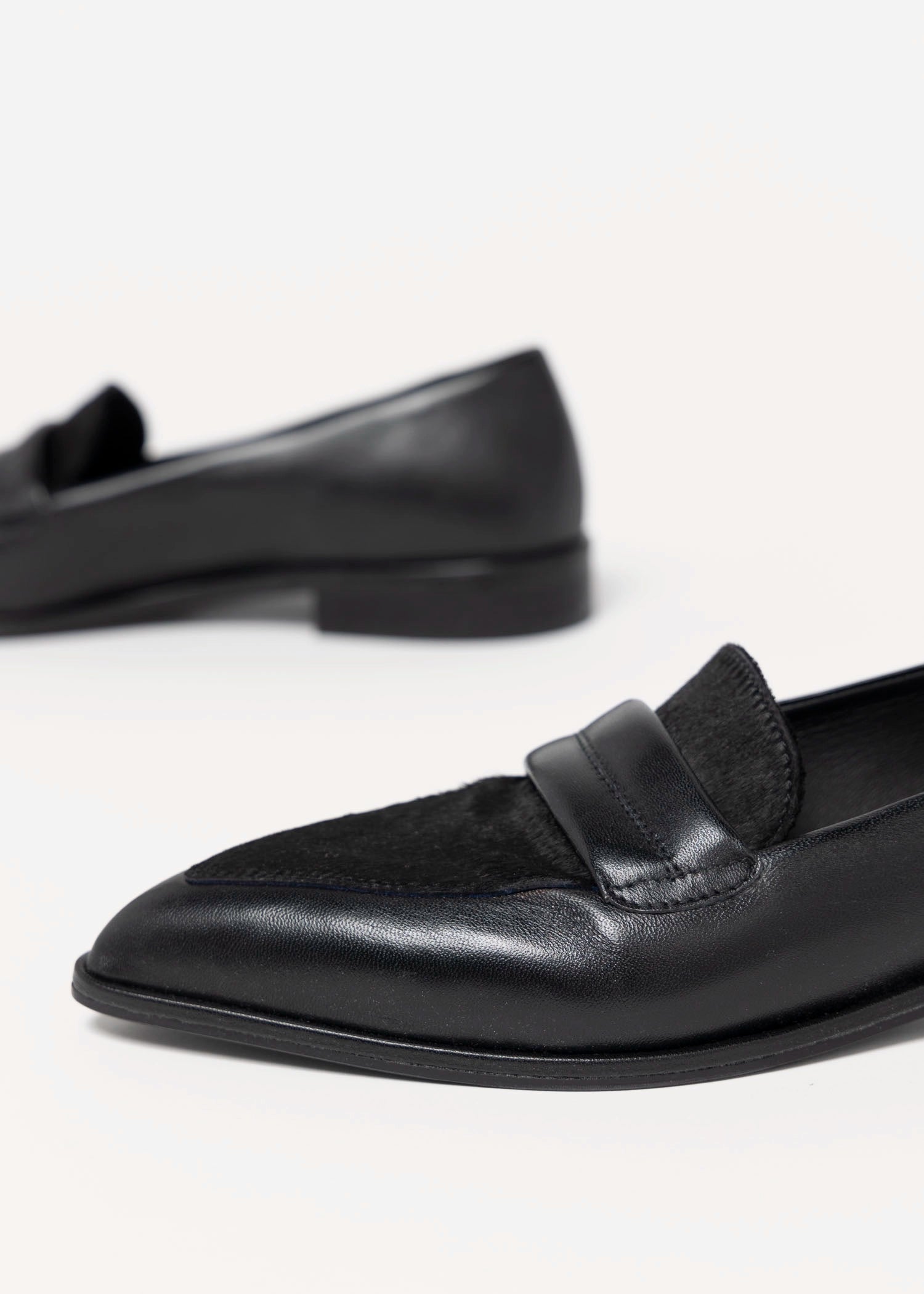 swatch_Black Leather l'idea pointed toe leather flat