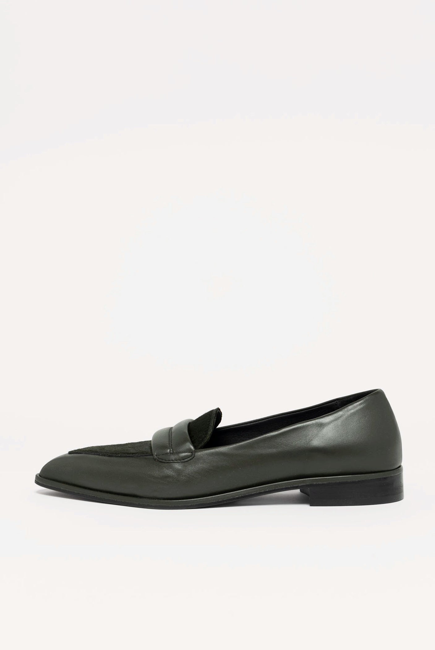 swatch_Moss Leather l'idea pointed toe leather flat