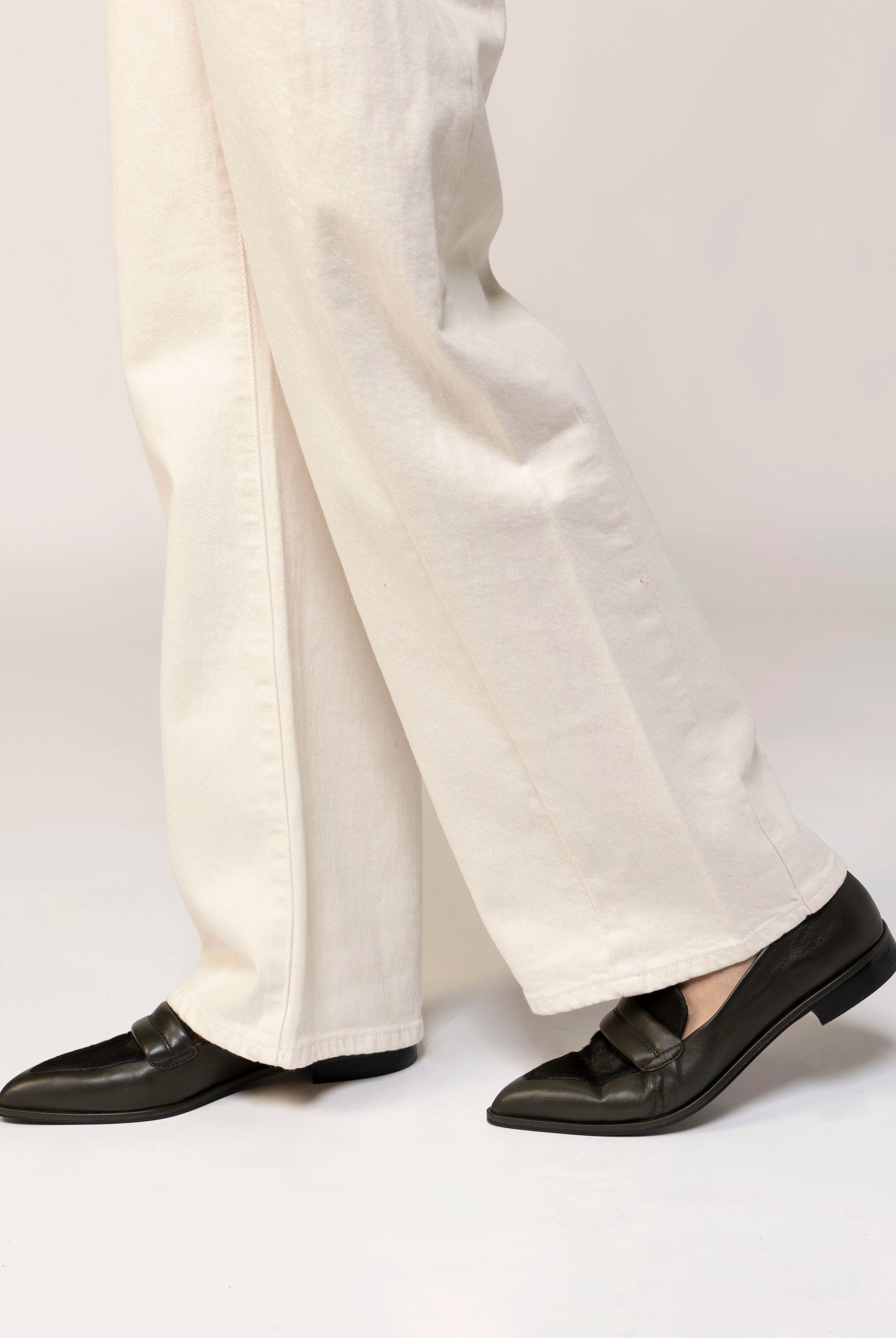 swatch_Moss Leather l'idea pointed toe leather flat