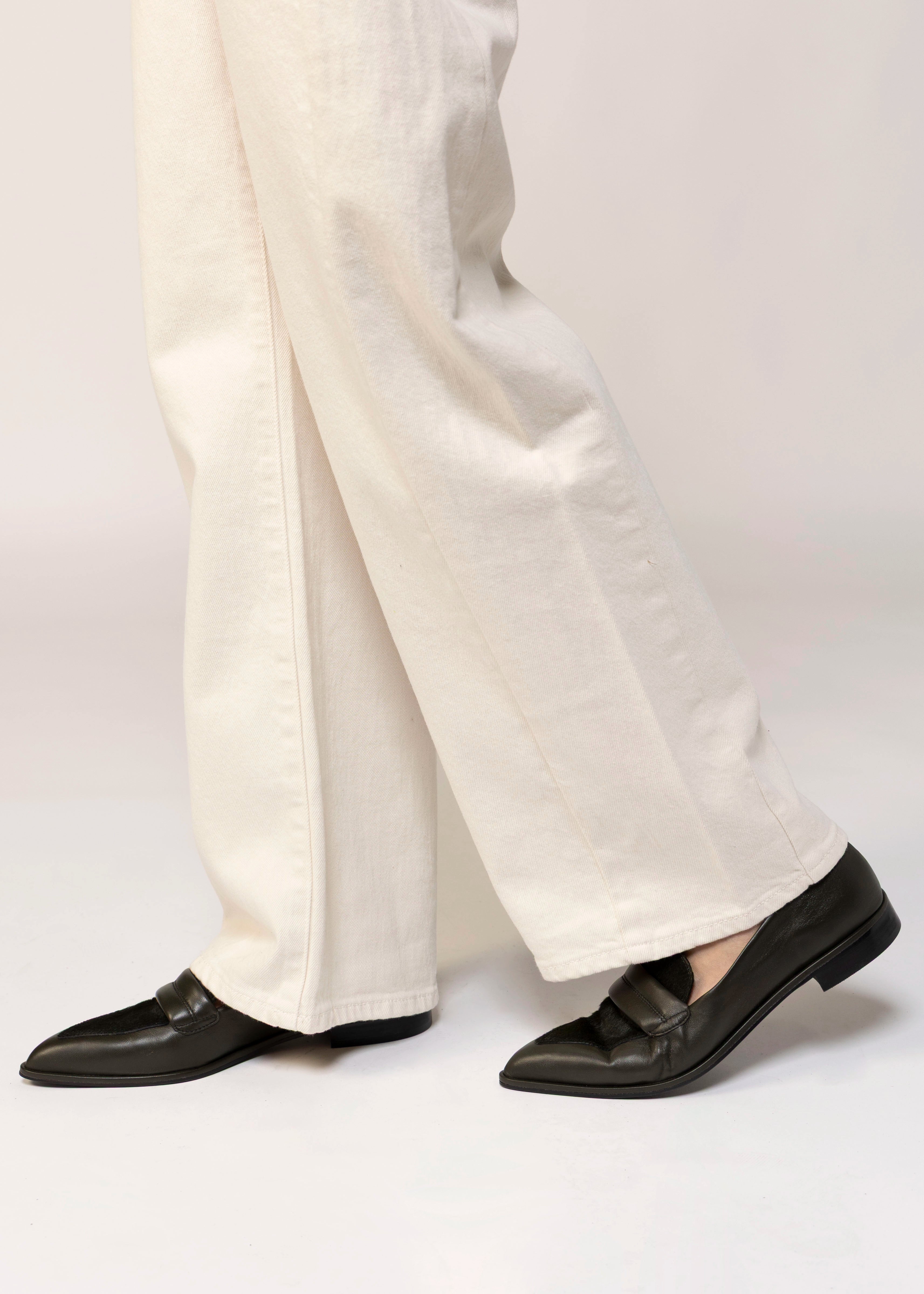 swatch_Moss Leather l'idea pointed toe leather flat