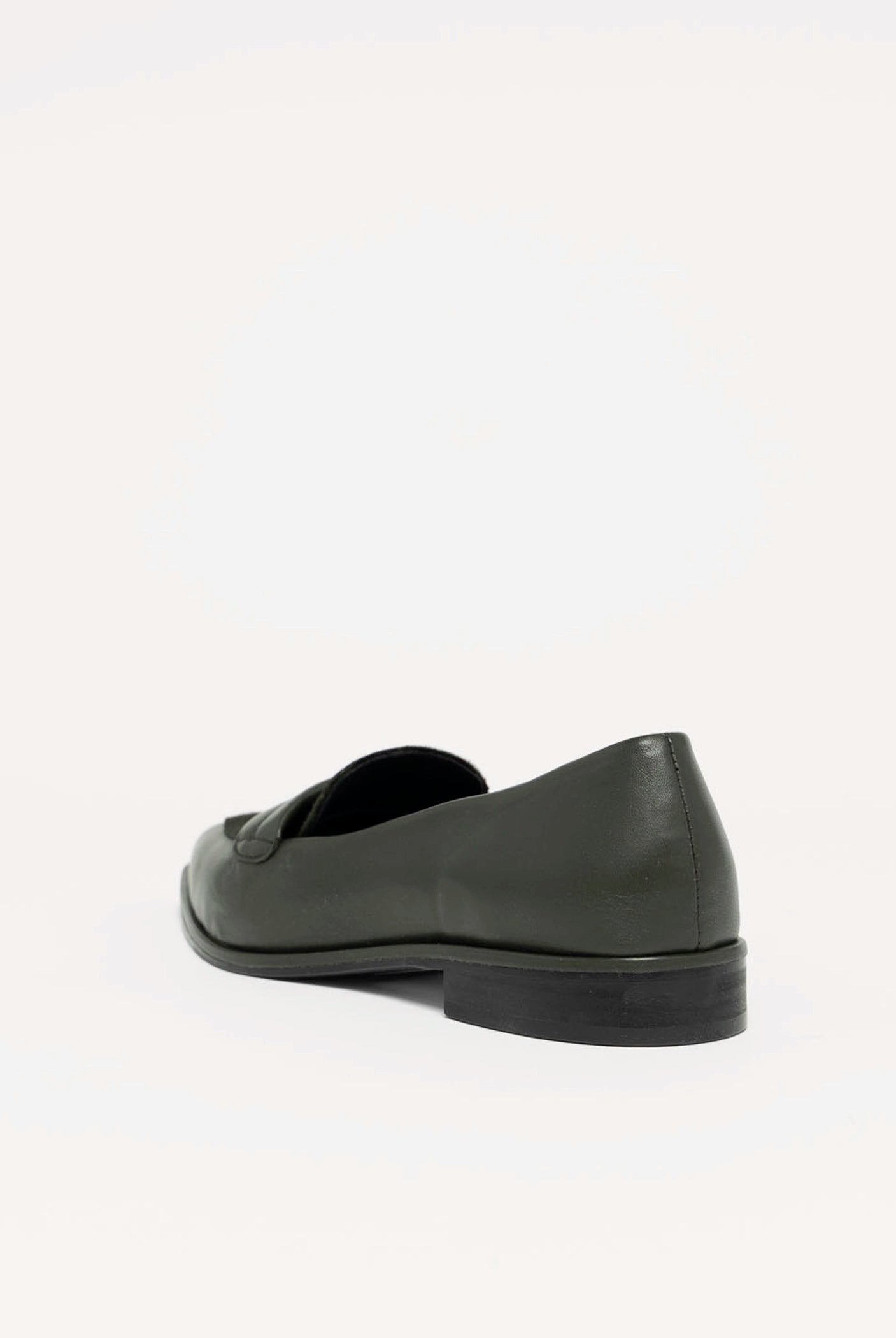 swatch_Moss Leather l'idea pointed toe leather flat