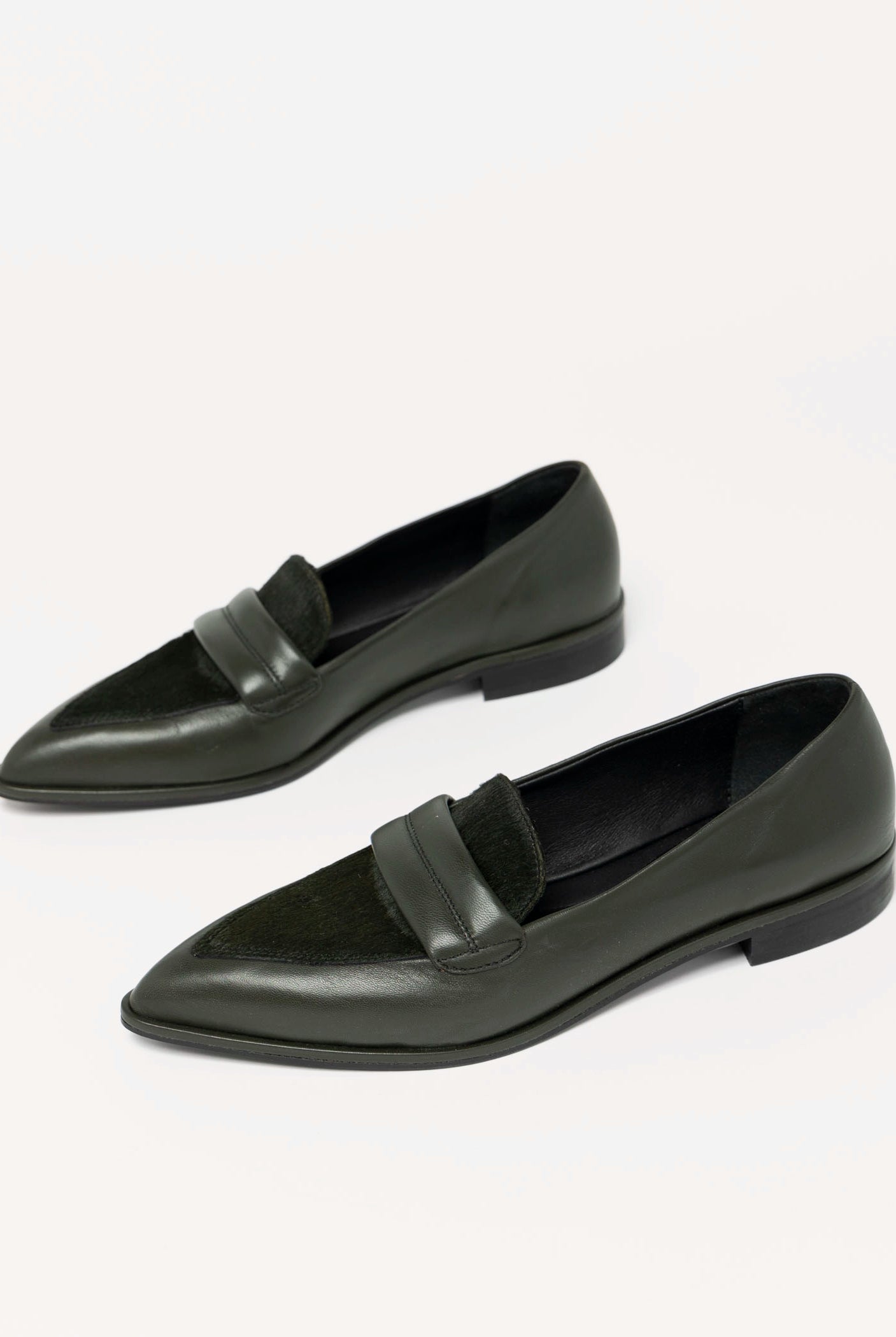 swatch_Moss Leather l'idea pointed toe leather flat