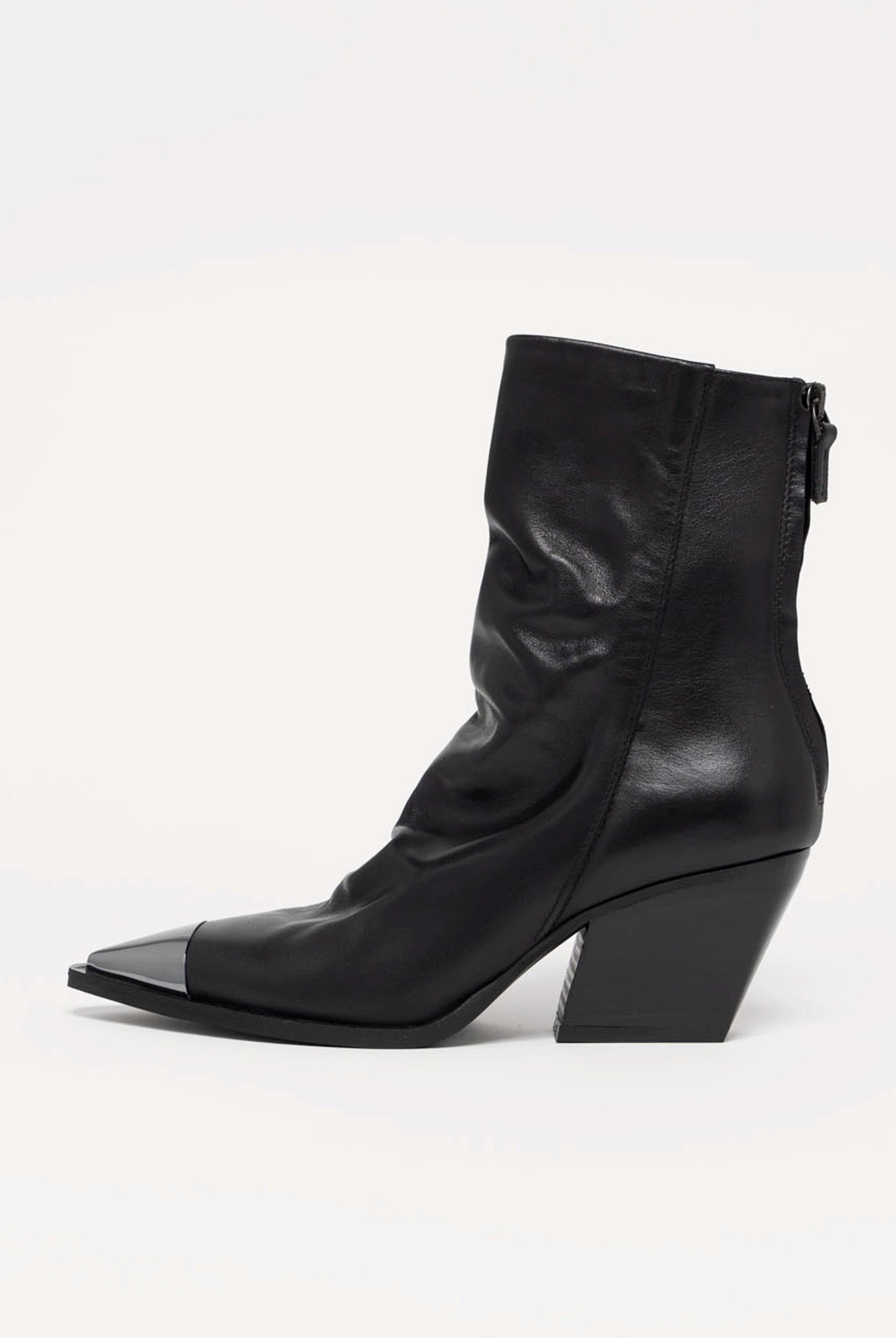 swatch_Black Leather l'idea cap toe heeled boot