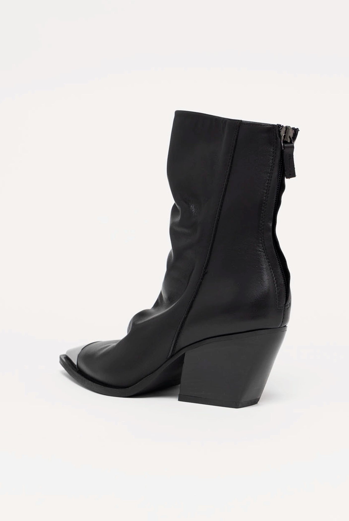 swatch_Black Leather l'idea cap toe heeled boot