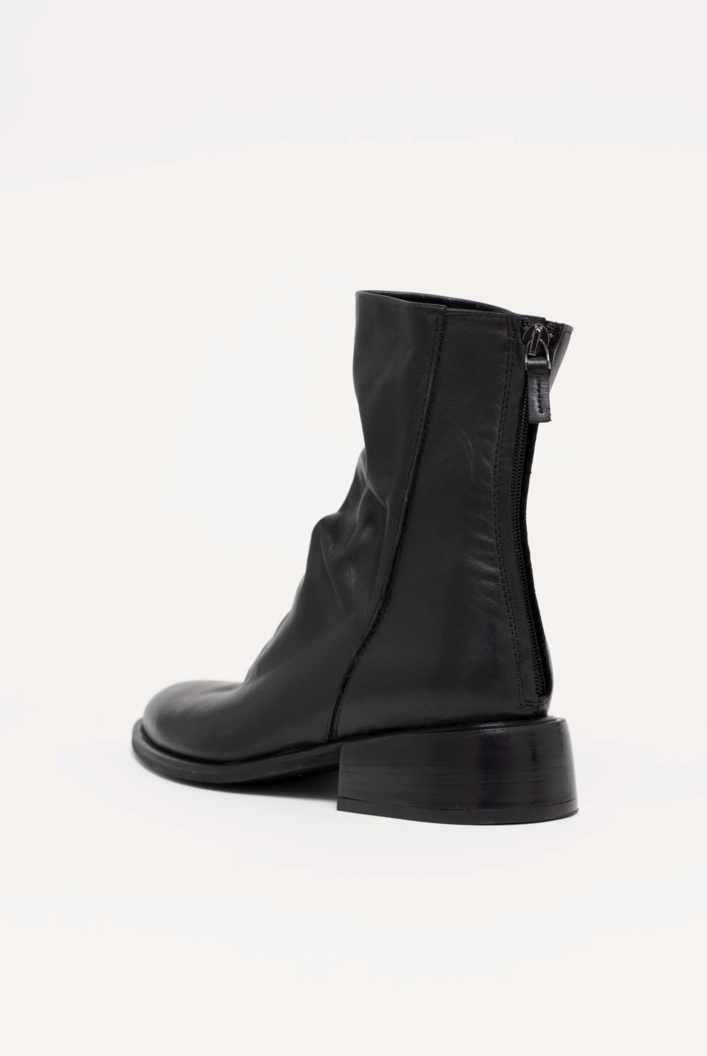 swatch_Black Leather l'idea ruched ankle boot