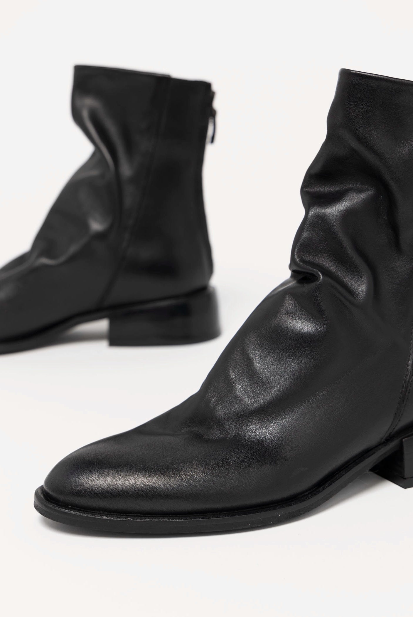 swatch_Black Leather l'idea ruched ankle boot