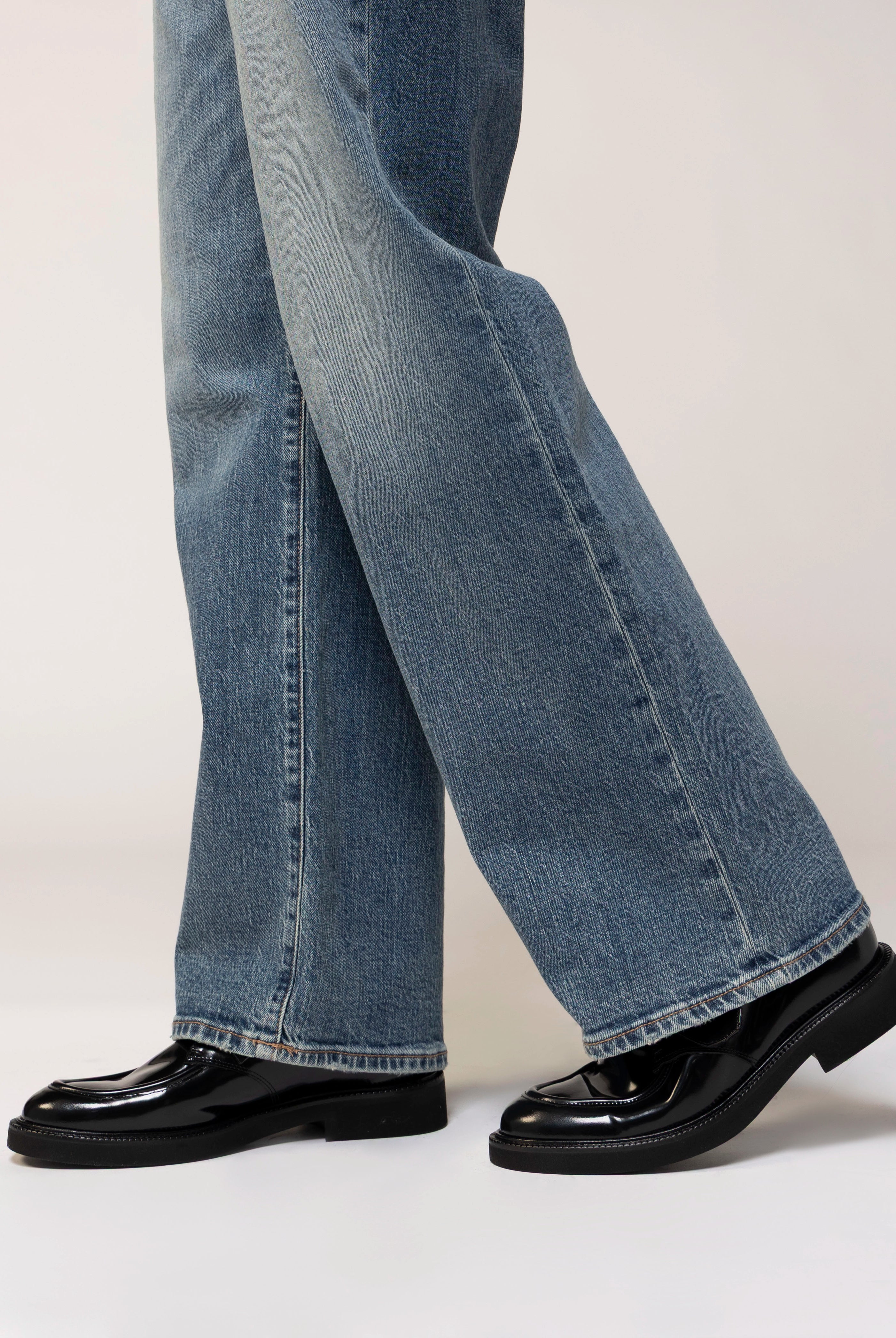 swatch_Black Leather l'idea single buckle loafer