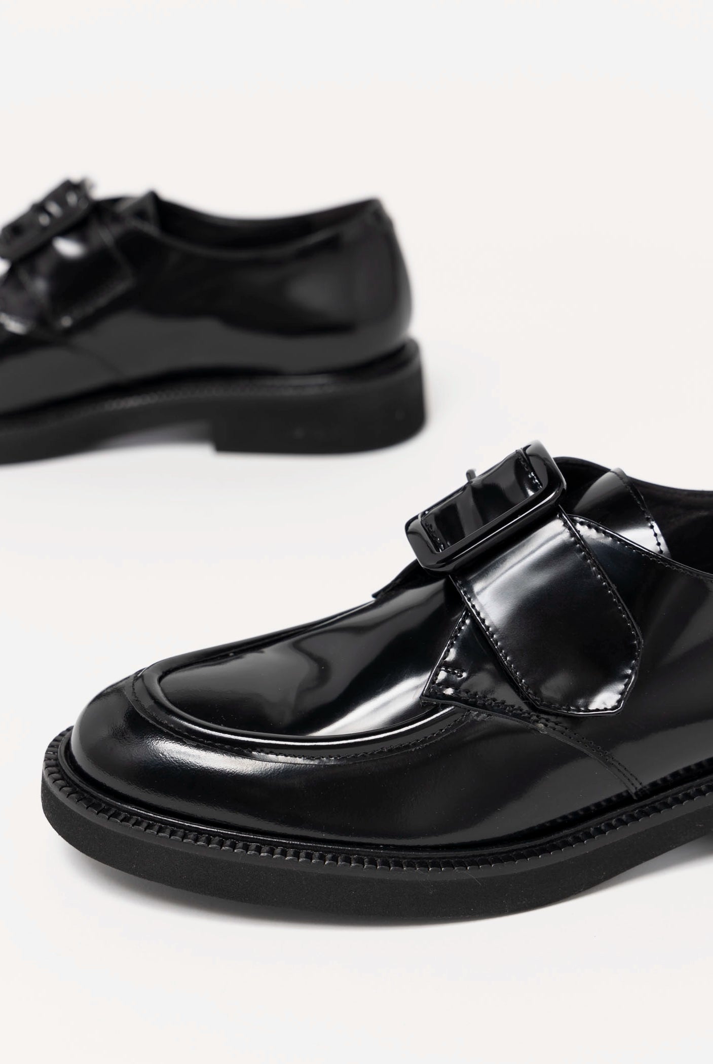 swatch_Black Leather l'idea single buckle loafer