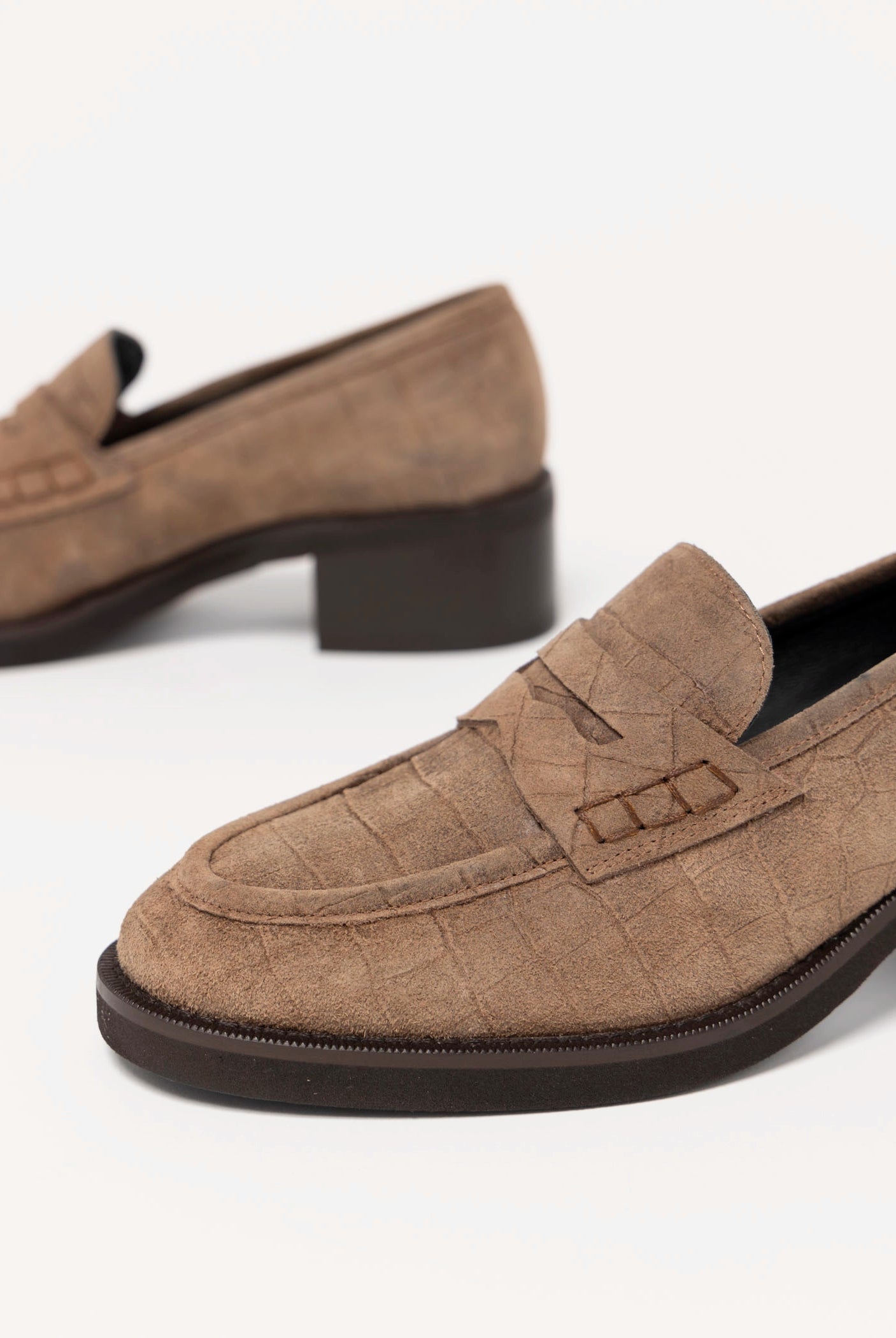 swatch_Farro Croco l'idea heeled croc loafer