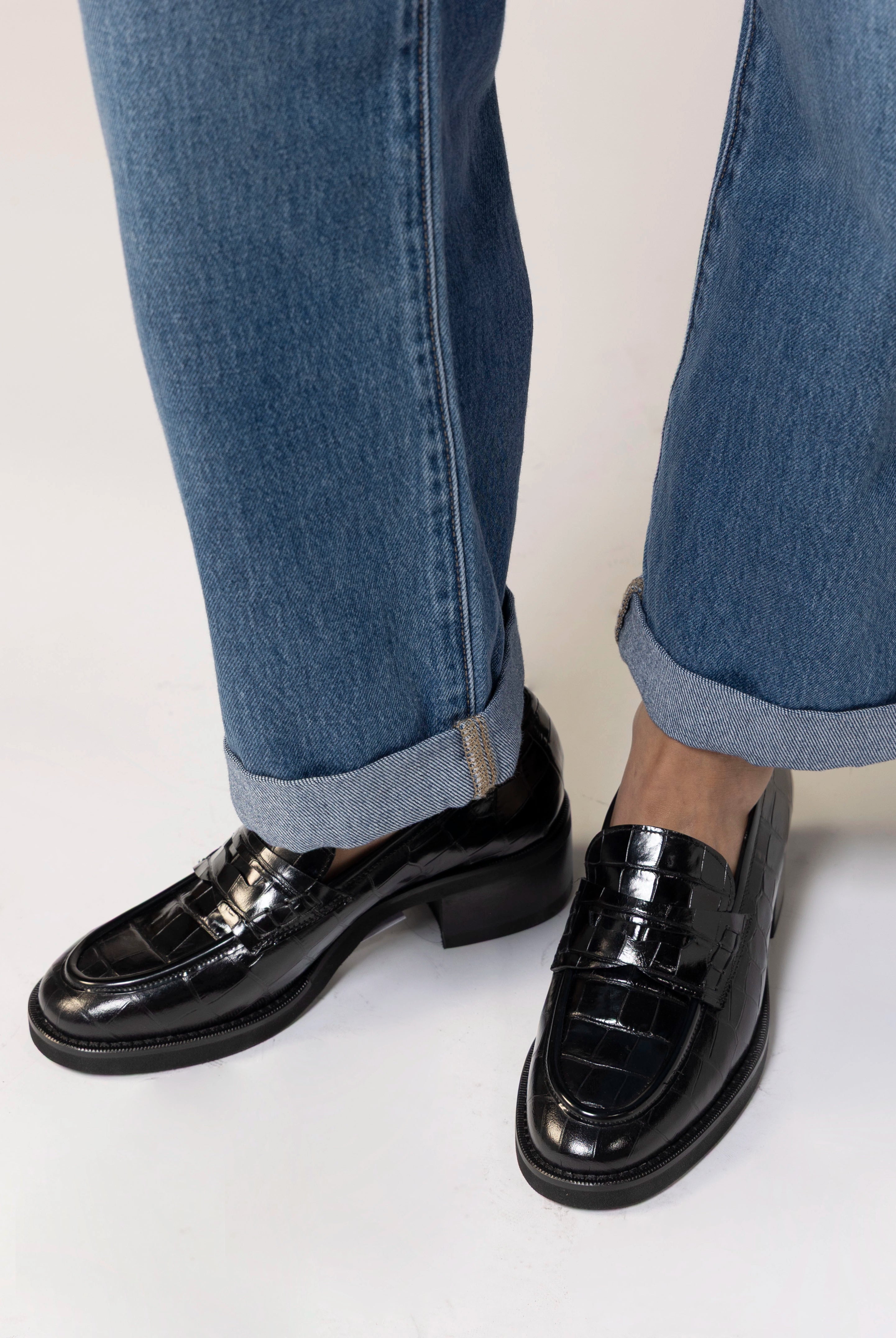 swatch_Black Croco l'idea heeled croc loafer