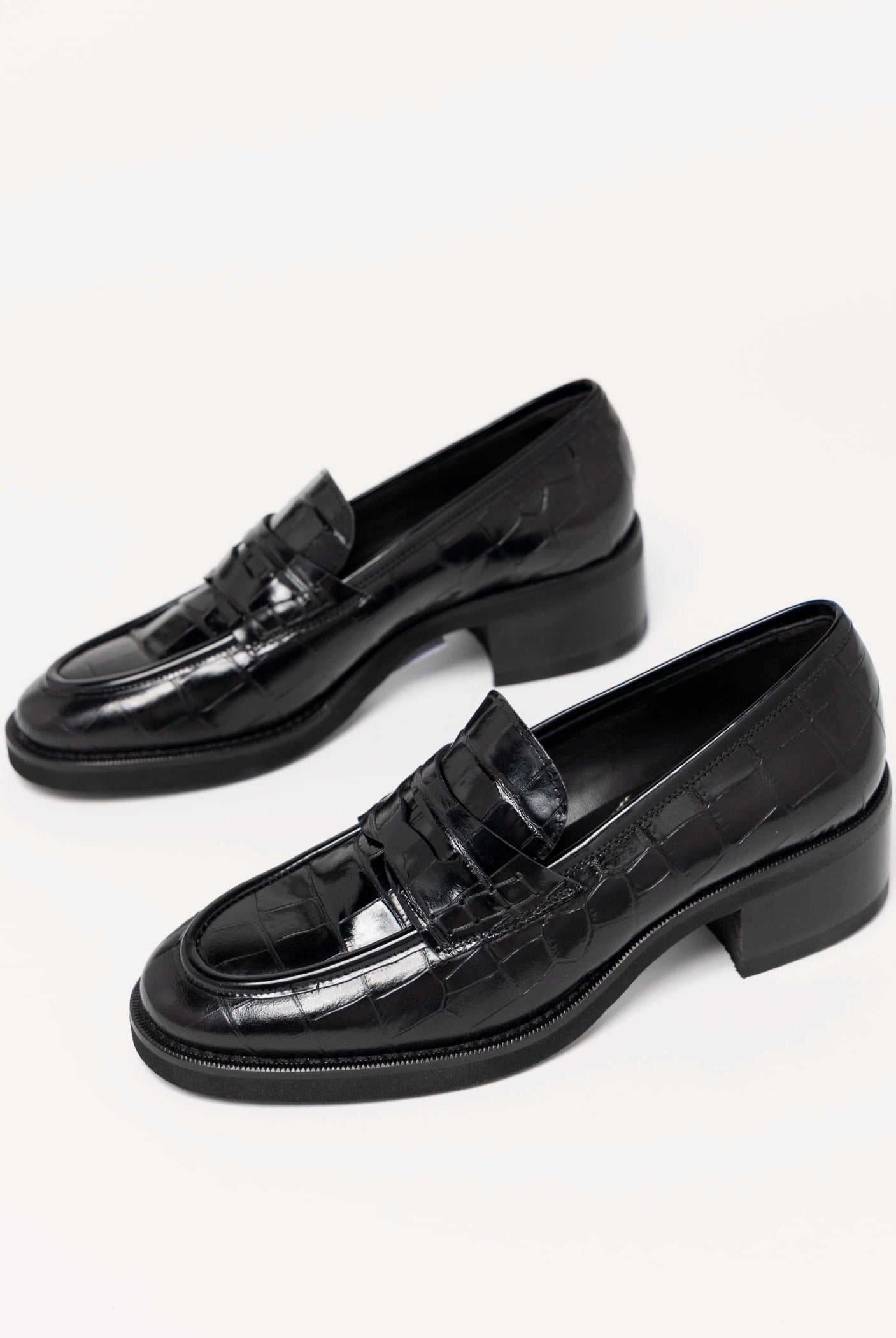 swatch_Black Croco l'idea heeled croc loafer