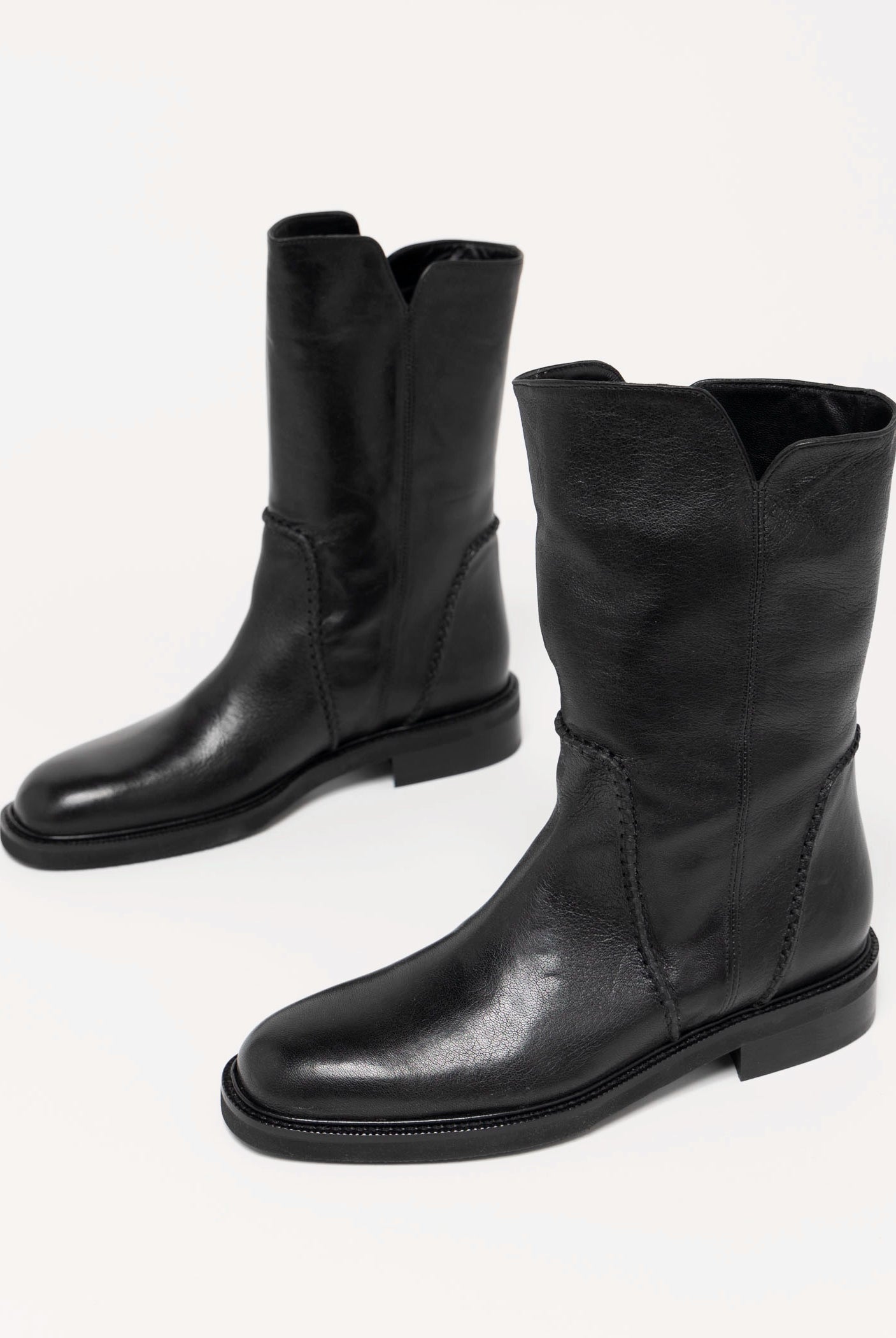 swatch_Black Leather l'idea mid calf boot