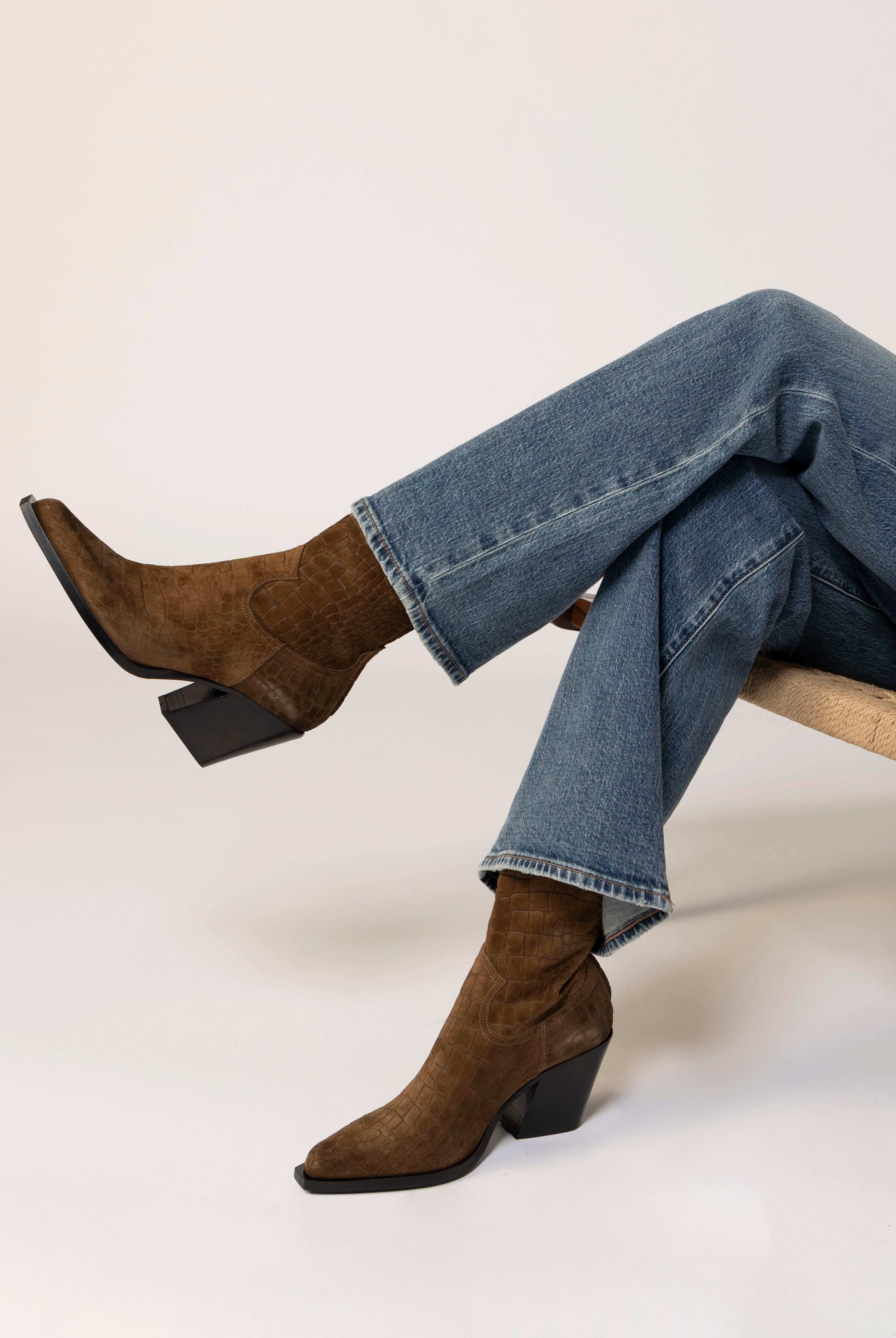 swatch_Camel Croco Suede l'idea western heeled boot