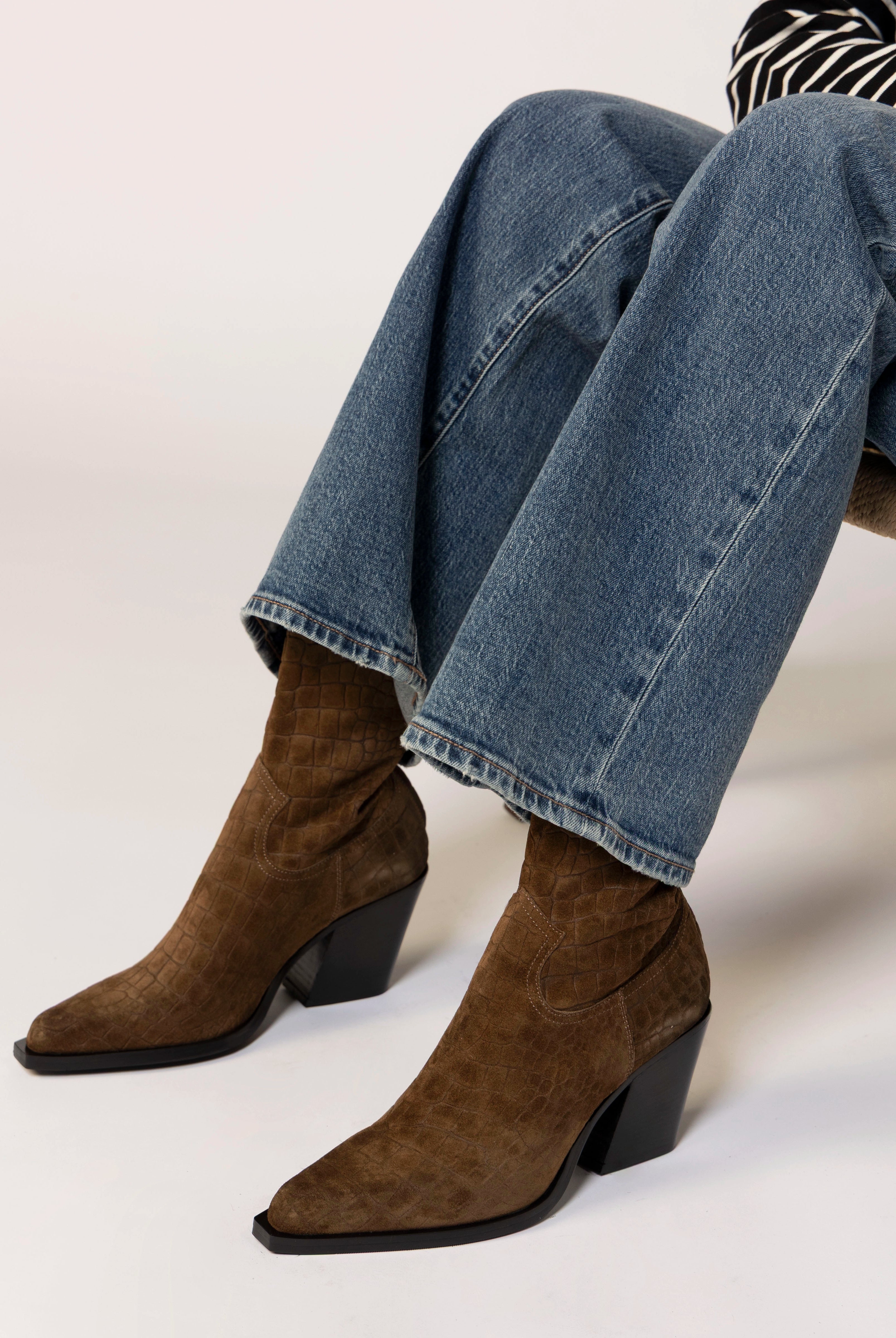 swatch_Camel Croco Suede l'idea western heeled boot
