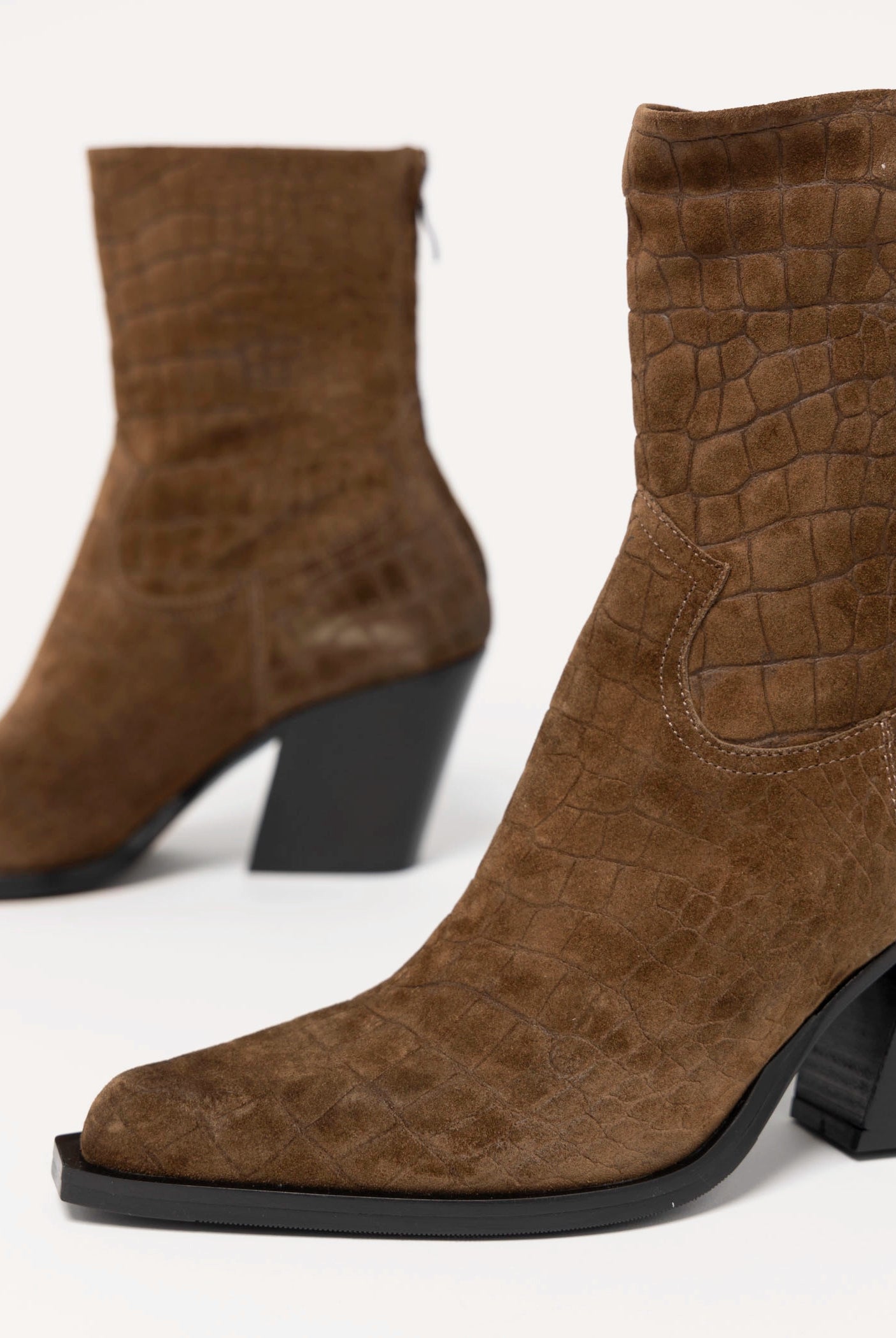 swatch_Camel Croco Suede l'idea western heeled boot