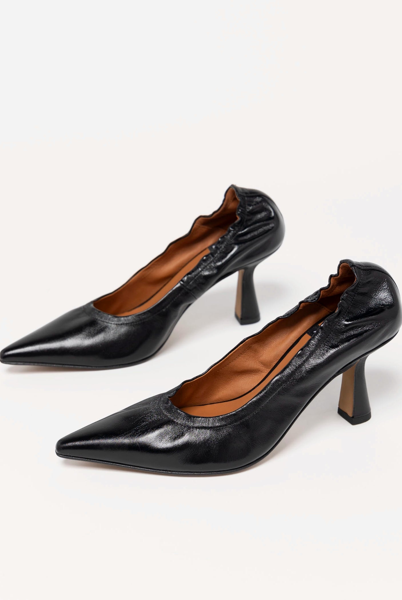 swatch_Black Leather angel alarcon elastic top line pump