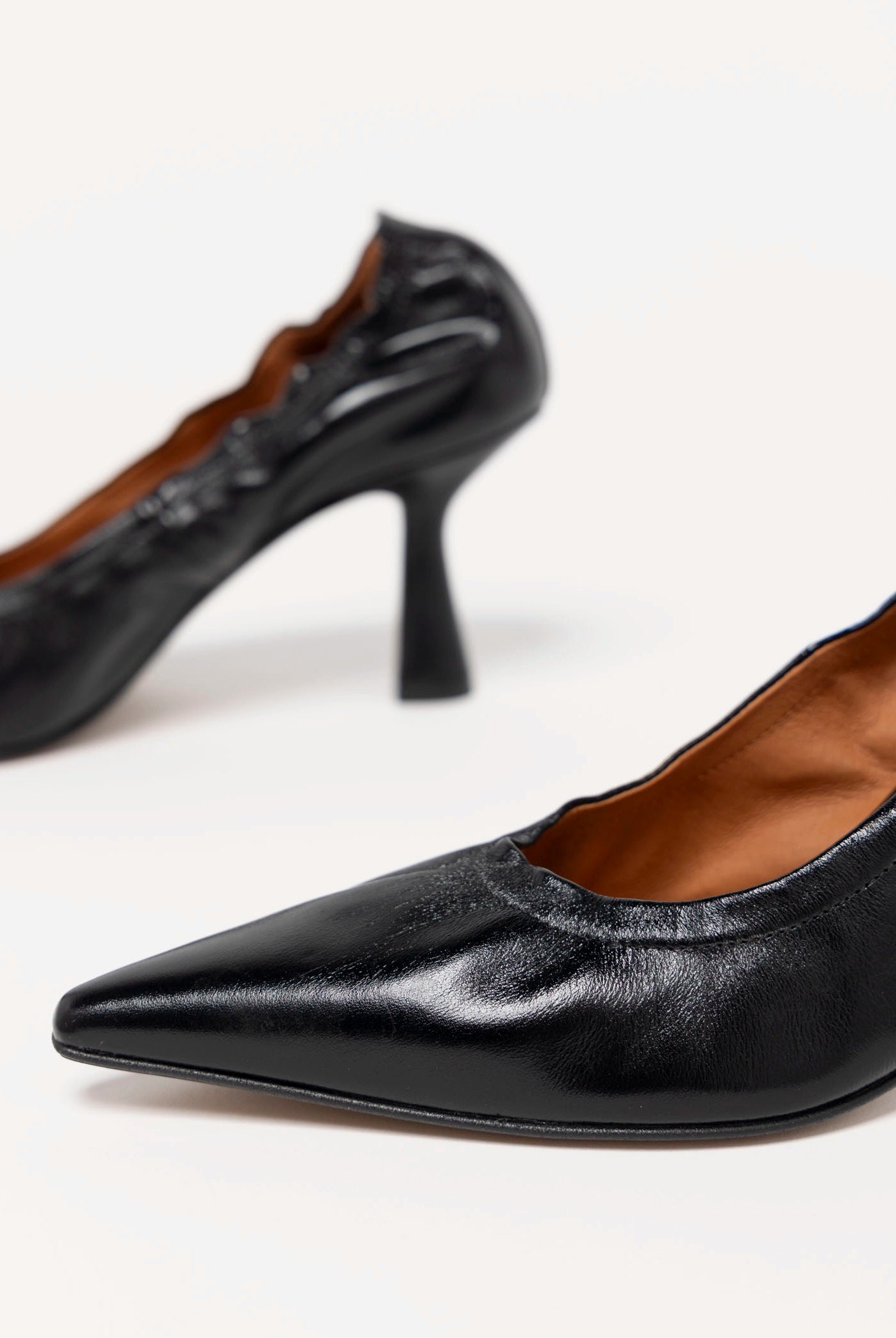 swatch_Black Leather angel alarcon elastic top line pump
