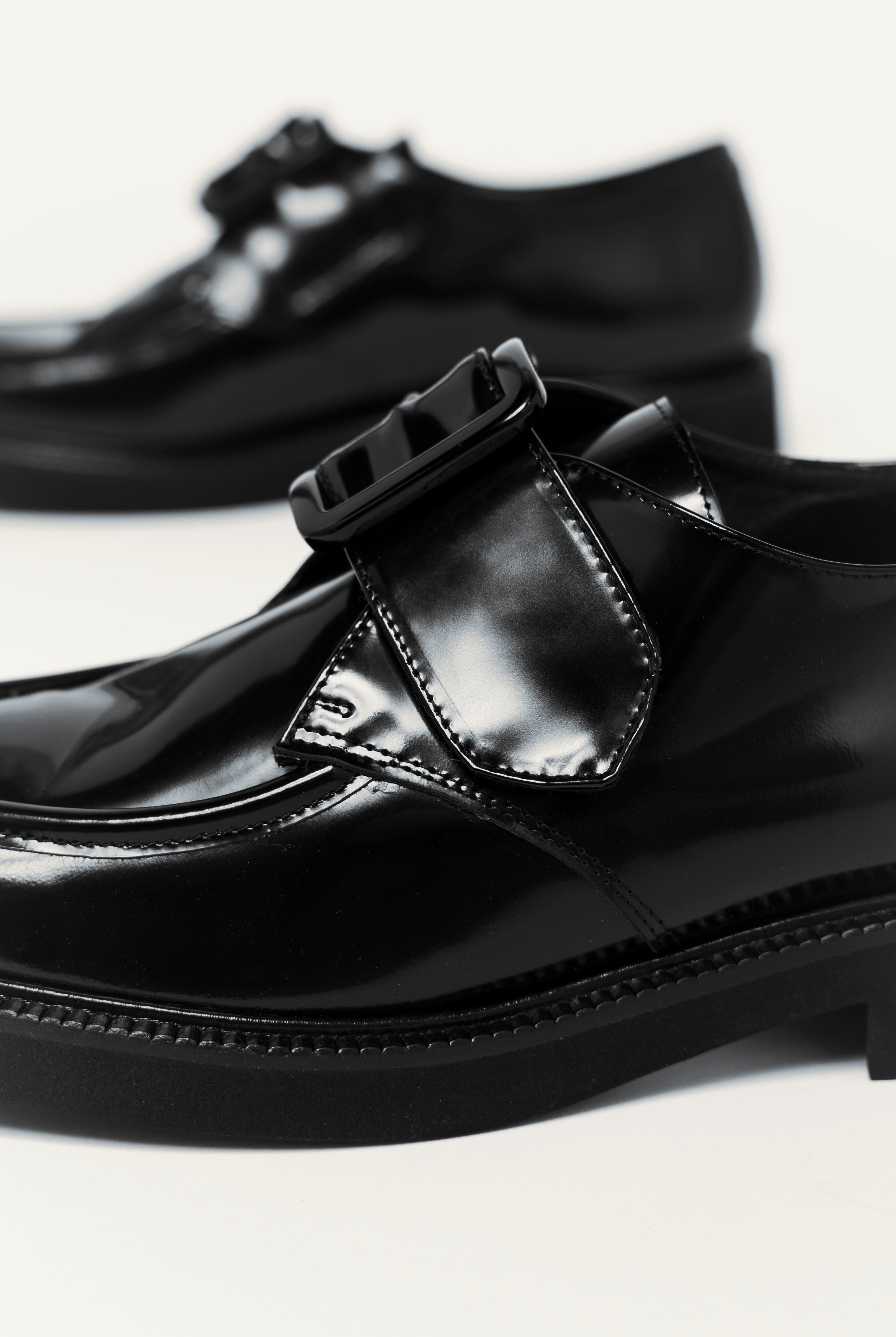 swatch_Black Leather l'idea single buckle loafer