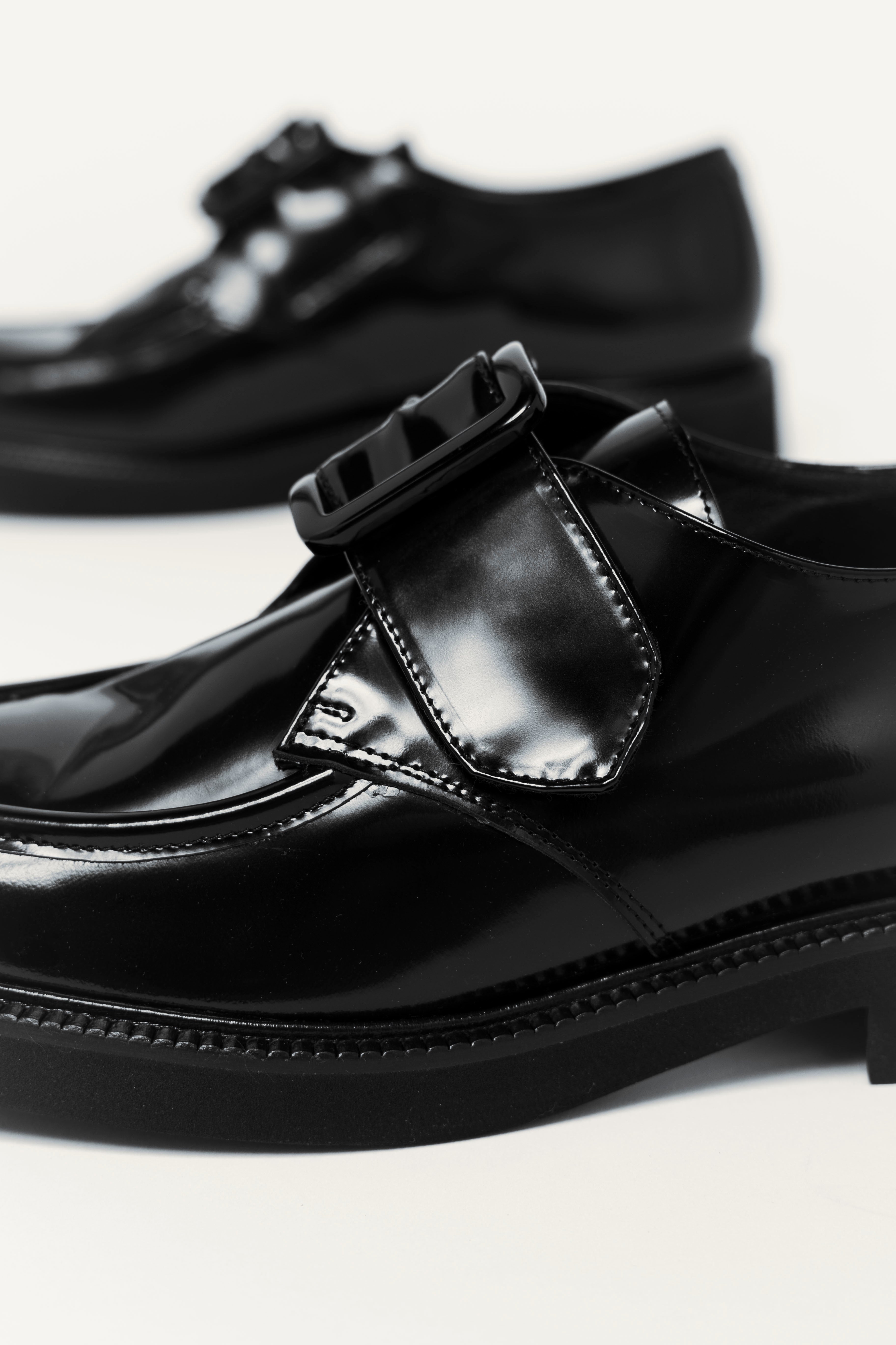 swatch_Black Leather l'idea single buckle loafer