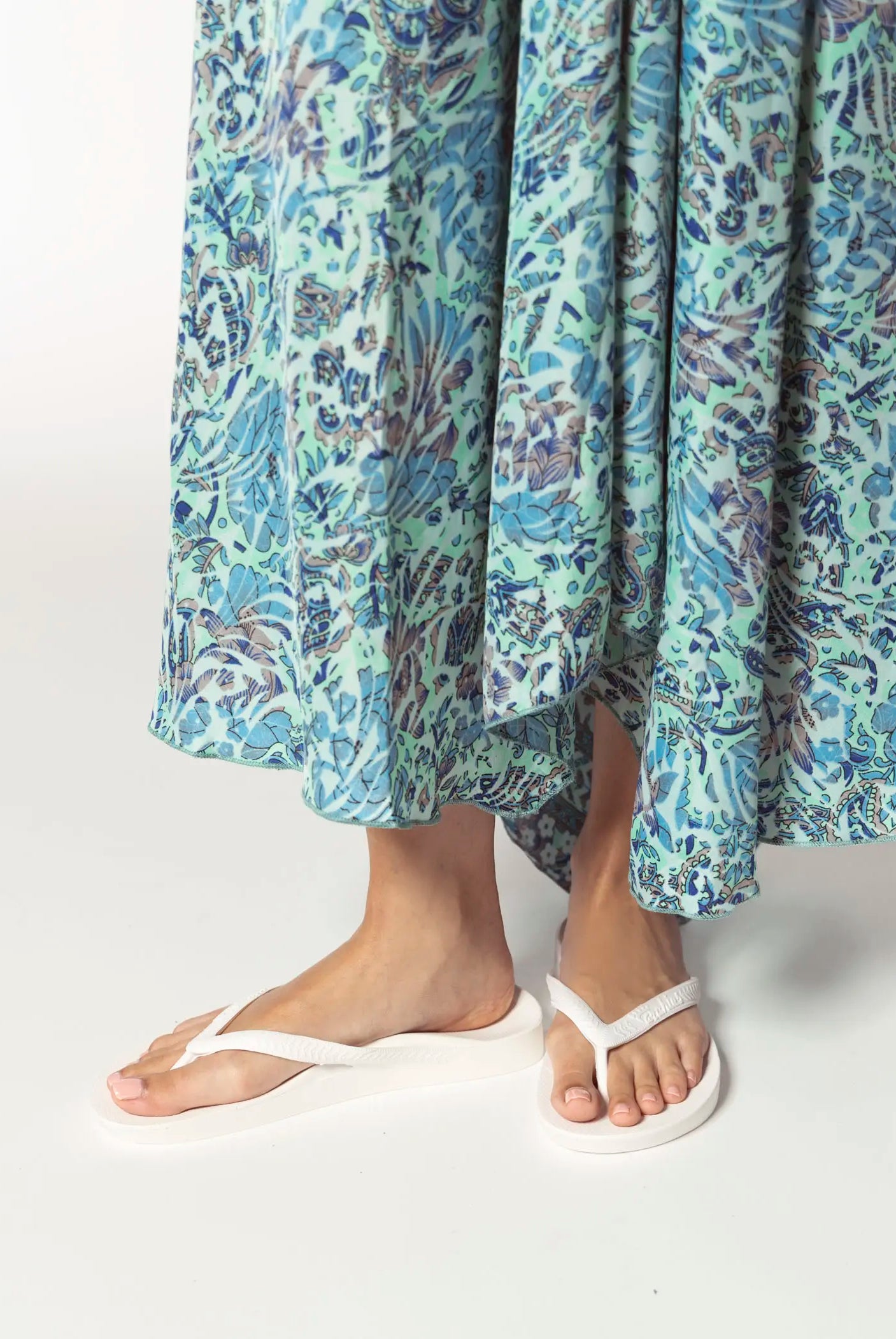 swatch_white arch support flip flop flat sandals