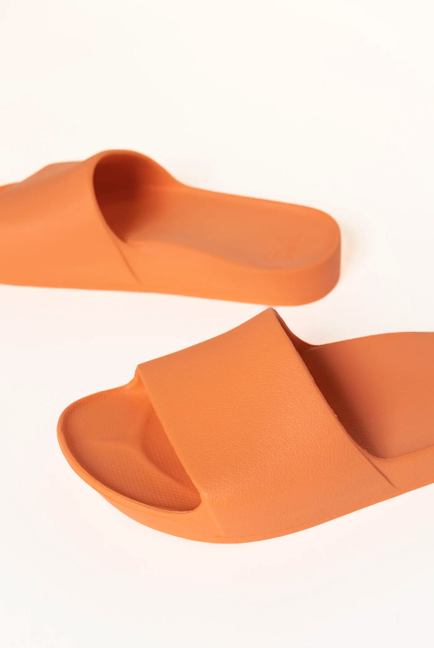 swatch_peach arch support slide flat sandals