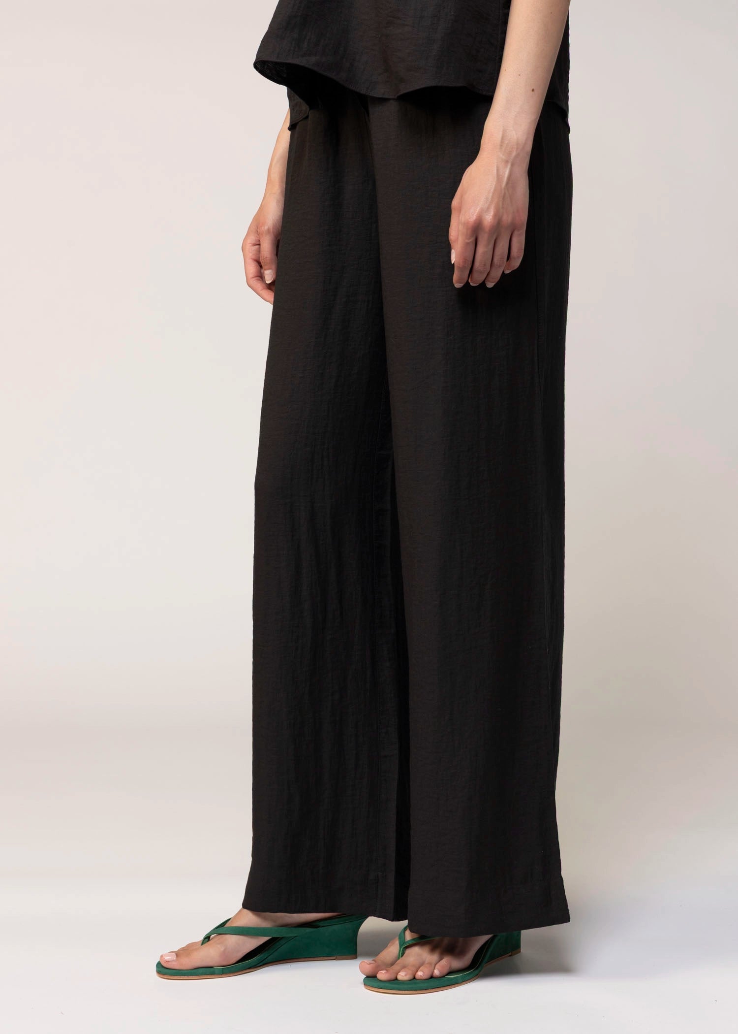 swatch_Black heartloom lyra two piece set