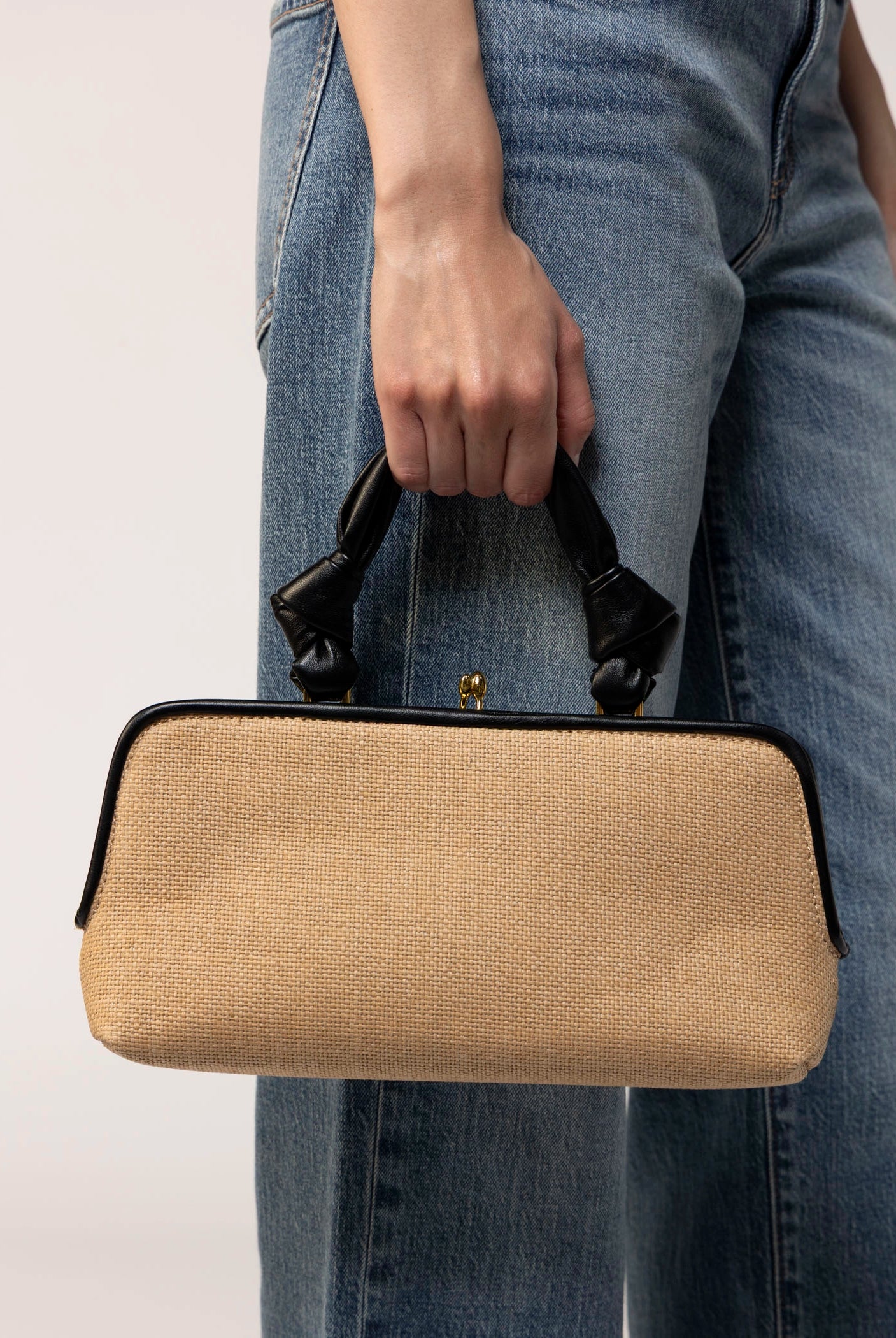 swatch_Natural/Black urban expressions julissa clutch bag