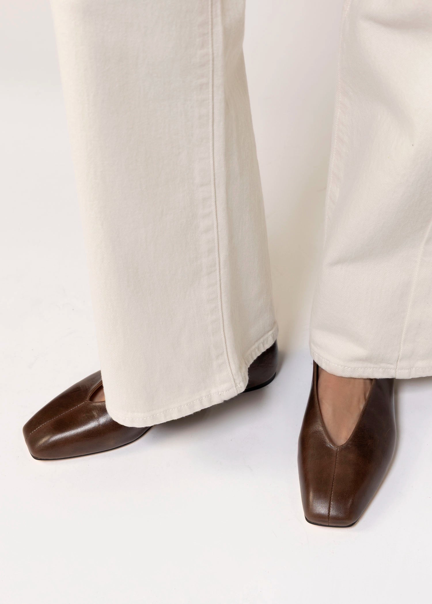 swatch_Chocolate Leather Tony bianco brash flat