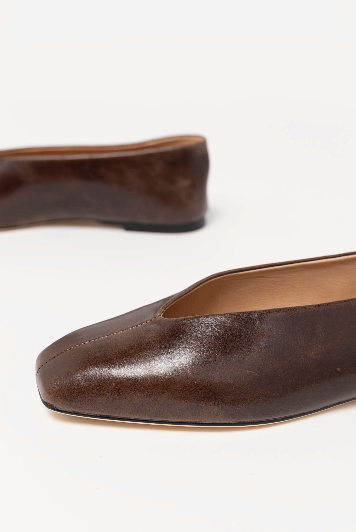 swatch_Chocolate Leather Tony bianco brash flat
