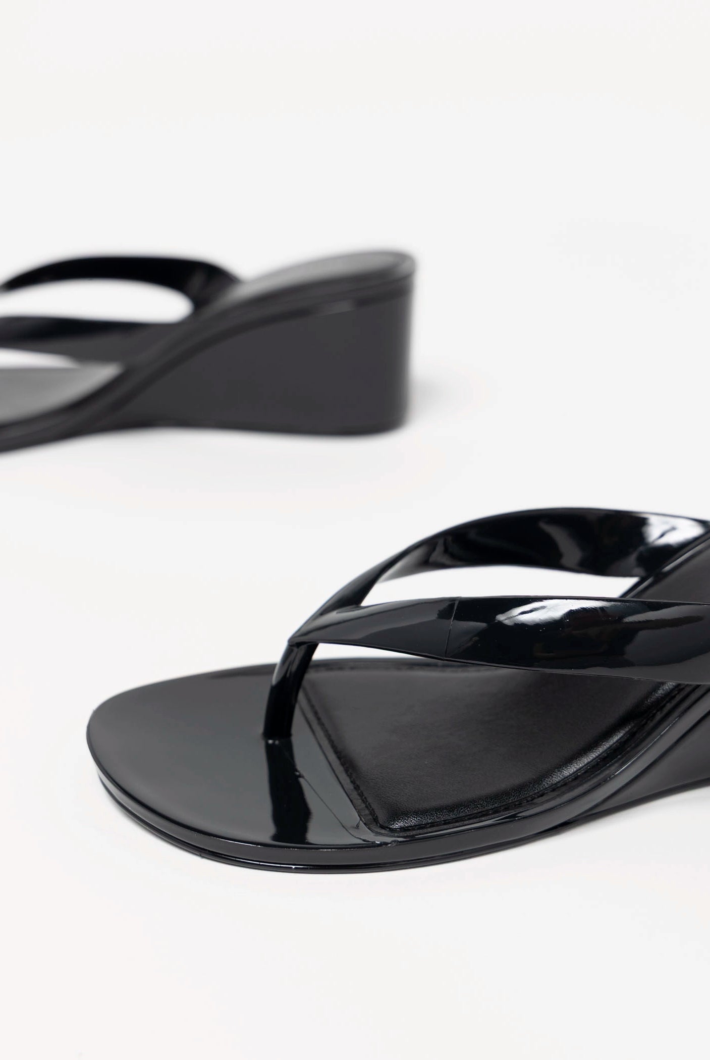swatch_Black jeffrey campbell gigabyte jelly thong wedge sandal